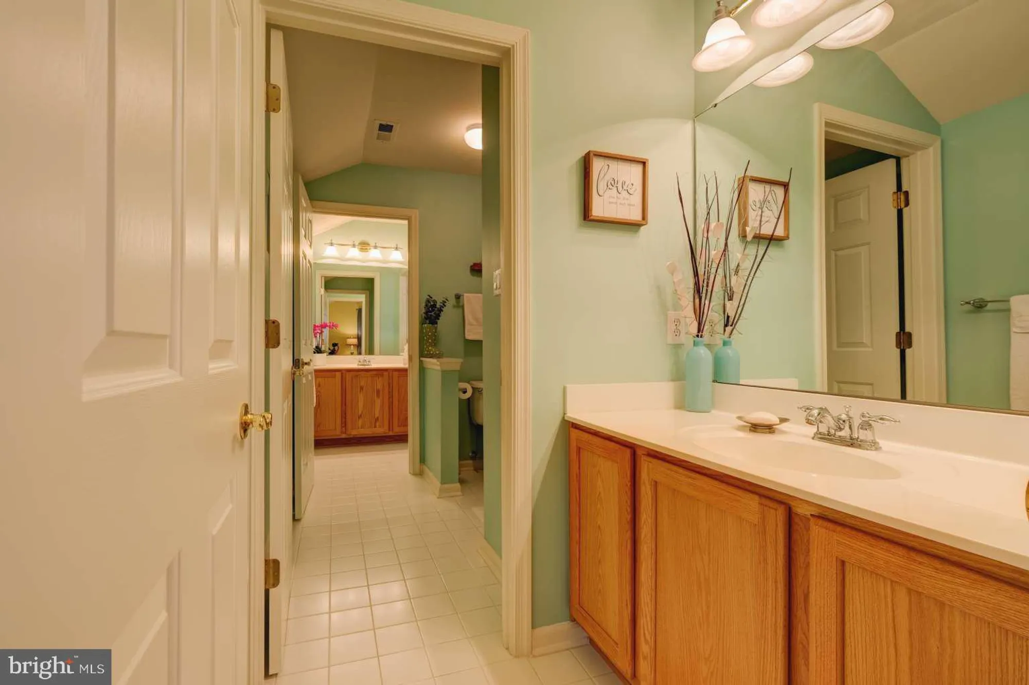 Property Slideshow image 25 of 30 | 172 hearthstone dr, Berlin, NJ, 08009