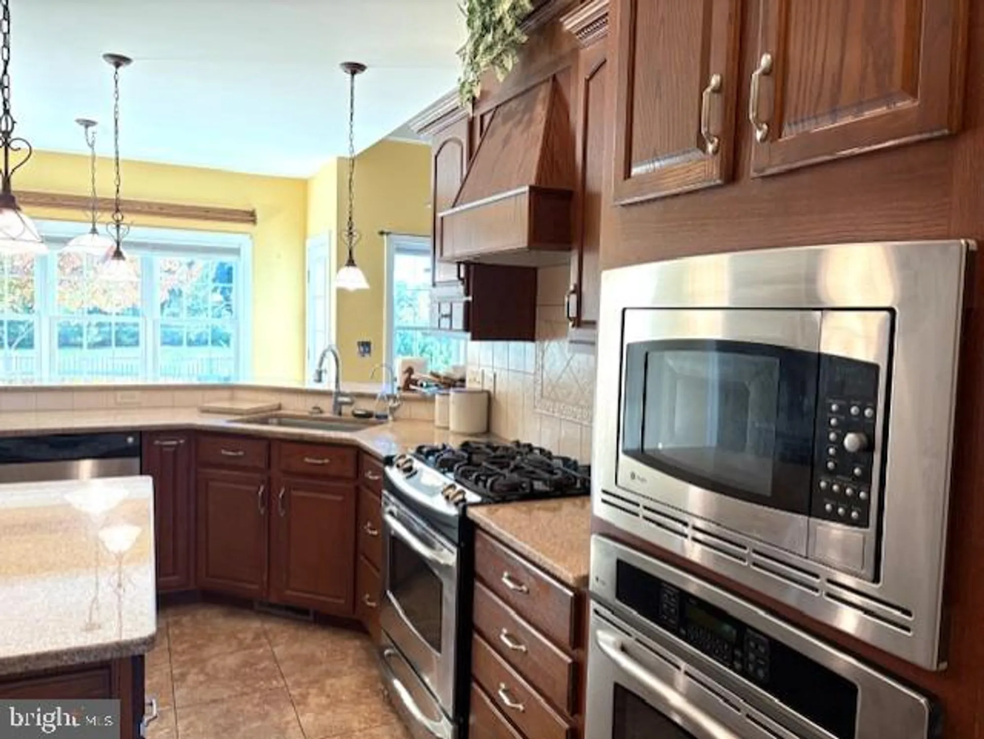 Property Slideshow image 6 of 18 | 121 copper beech ln, Womelsdorf, PA, 19567