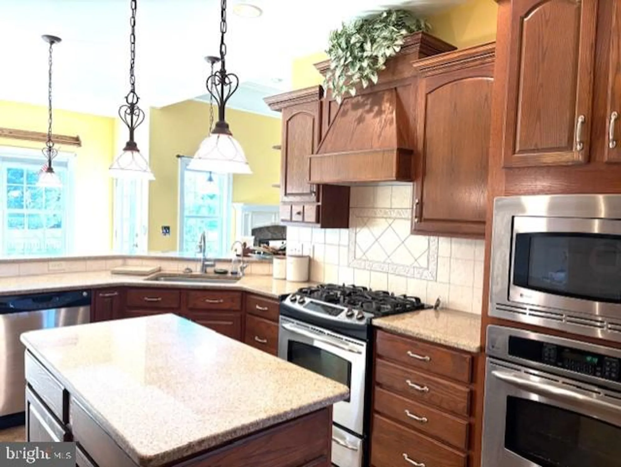 Property Slideshow image 5 of 18 | 121 copper beech ln, Womelsdorf, PA, 19567