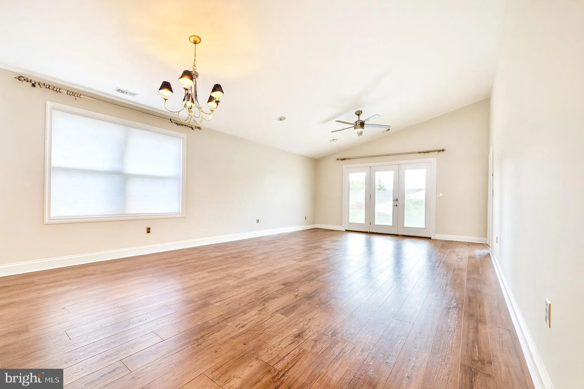 Property Slideshow image 2 of 7 | 3 deep hollow ln, Columbus, NJ, 08022