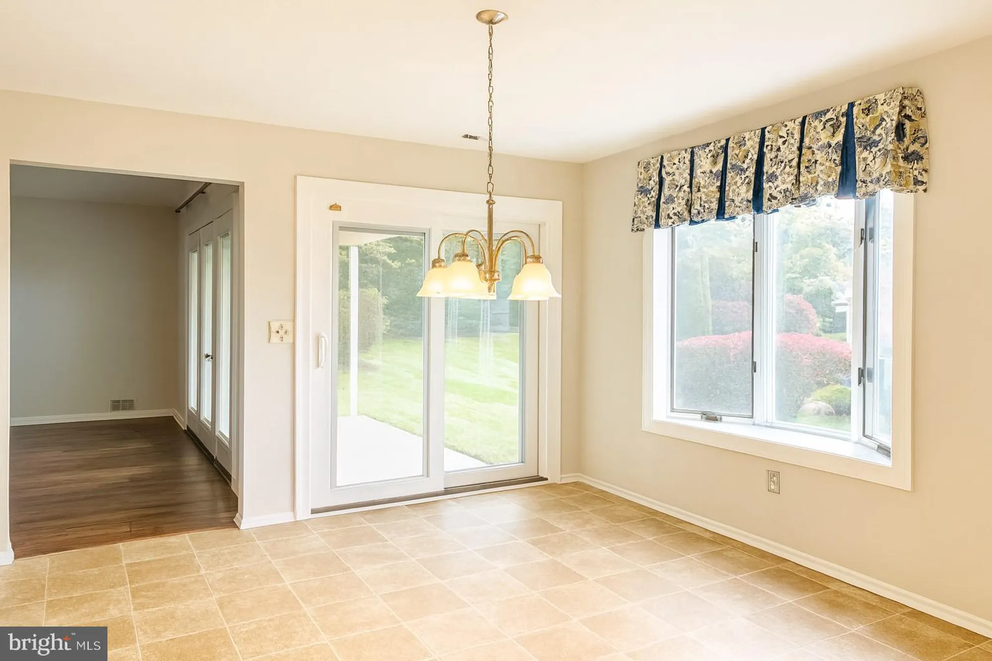 Property Slideshow image 4 of 7 | 3 deep hollow ln, Columbus, NJ, 08022