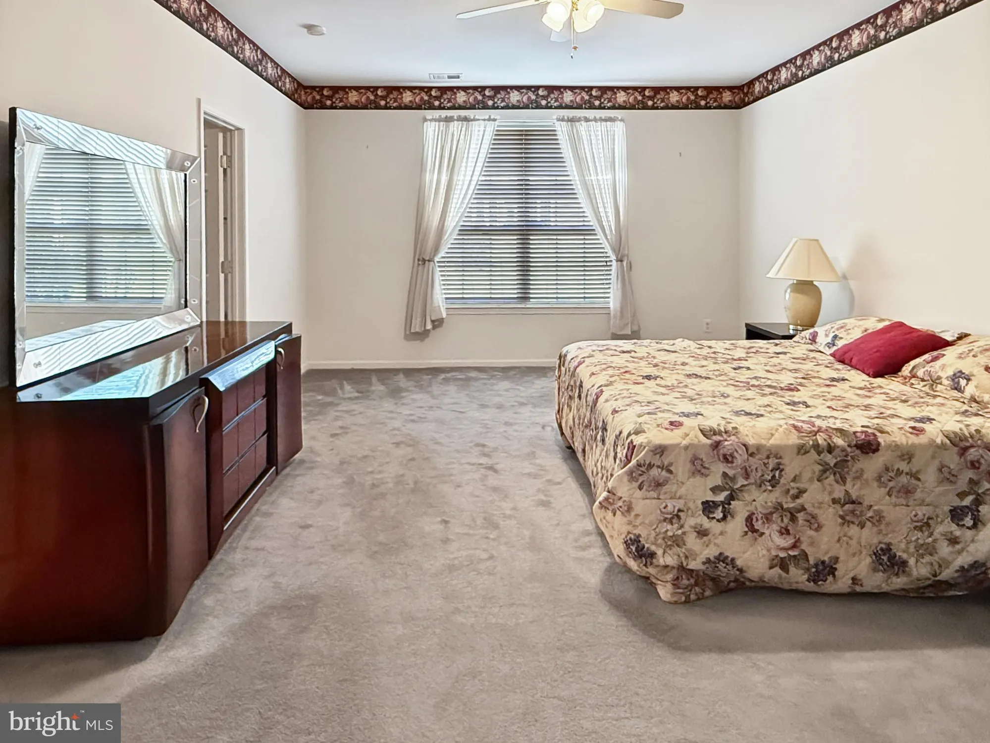 Property Slideshow image 12 of 36 | 49 chamber ln, Columbus, NJ, 08022