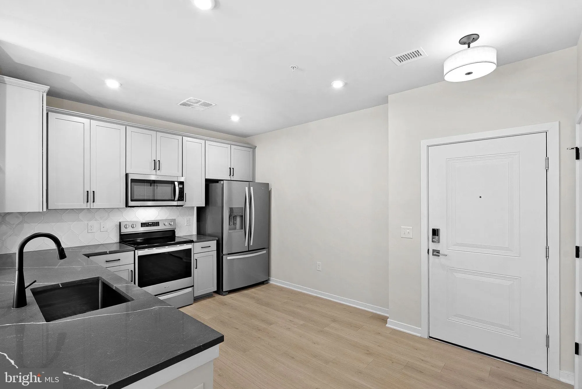 Property Slideshow image 6 of 44 | 750 mount airy ter ne unit 304, Leesburg, VA, 20176