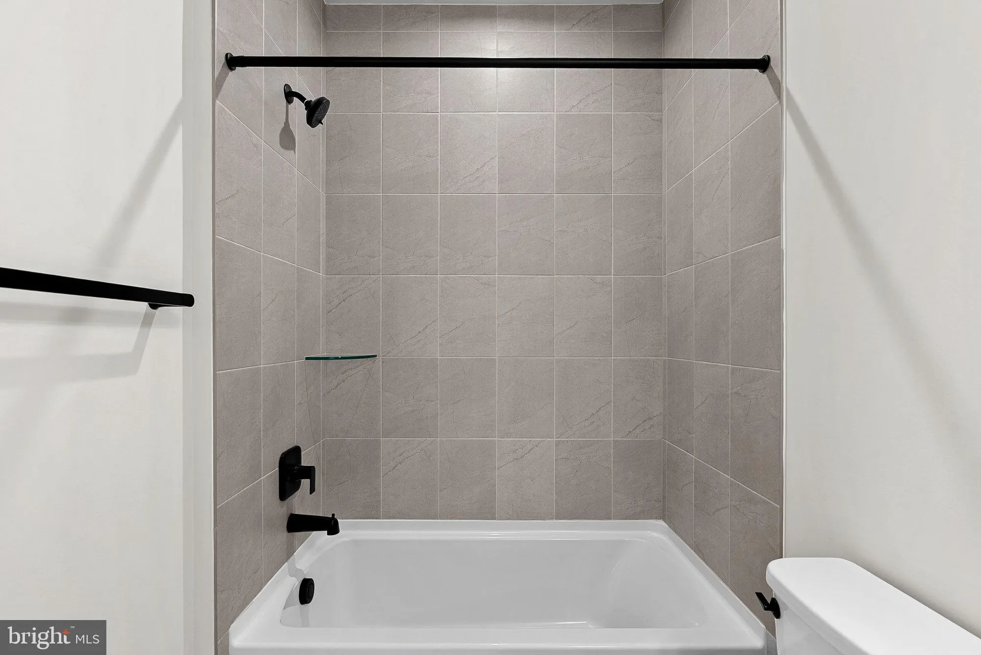 Property Slideshow image 16 of 44 | 750 mount airy ter ne unit 304, Leesburg, VA, 20176