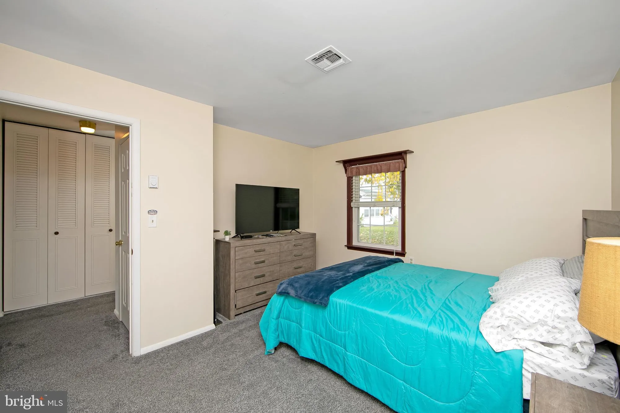 Property Slideshow image 14 of 28 | 47 chatham pl, Southampton, NJ, 08088
