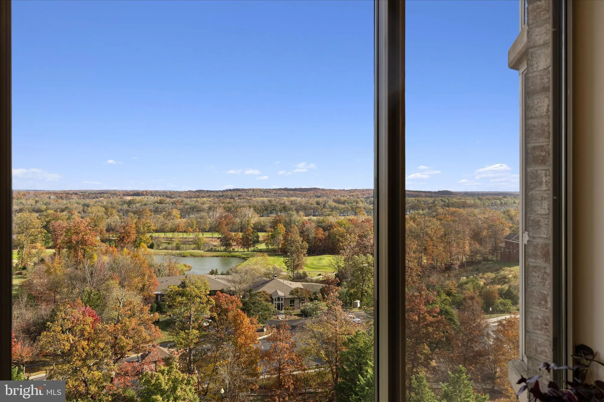 Property Slideshow image 18 of 80 | 19385 cypress ridge ter unit 907, Leesburg, VA, 20176