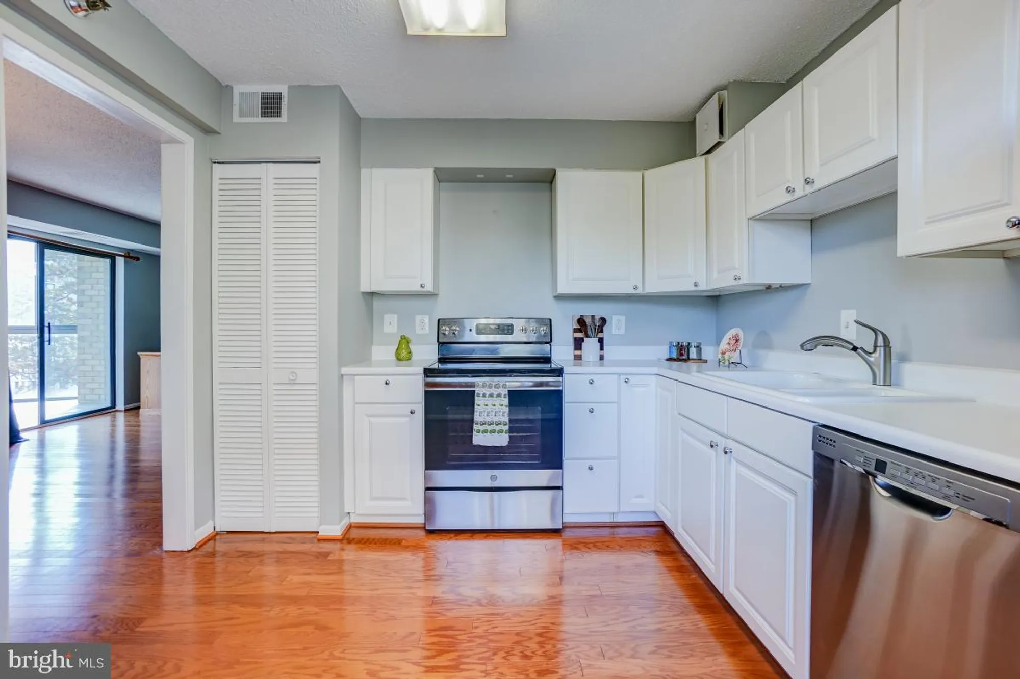 Property Slideshow image 18 of 33 | 15101 interlachen dr 1-625, Silver Spring, MD, 20906