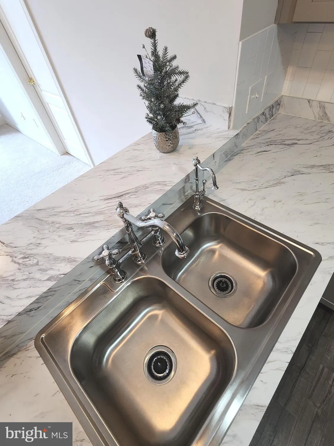 Property Slideshow image 13 of 35 | 3000 fountainview cir # 3411, Newark, DE, 19713