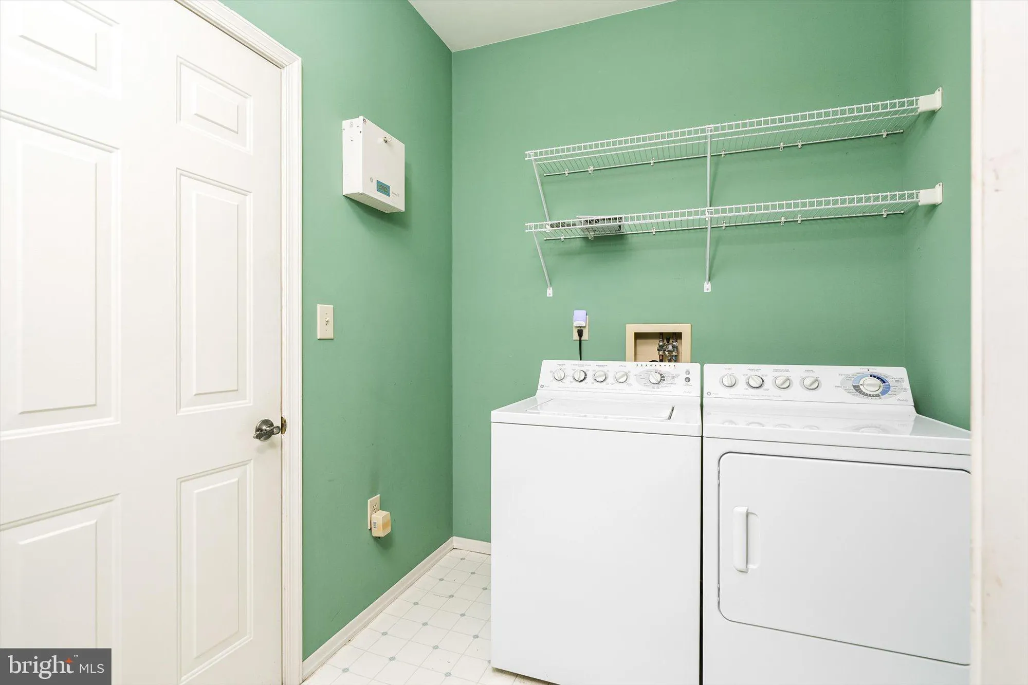 Property Slideshow image 7 of 25 | 213 homestead cir, Columbus, NJ, 08022