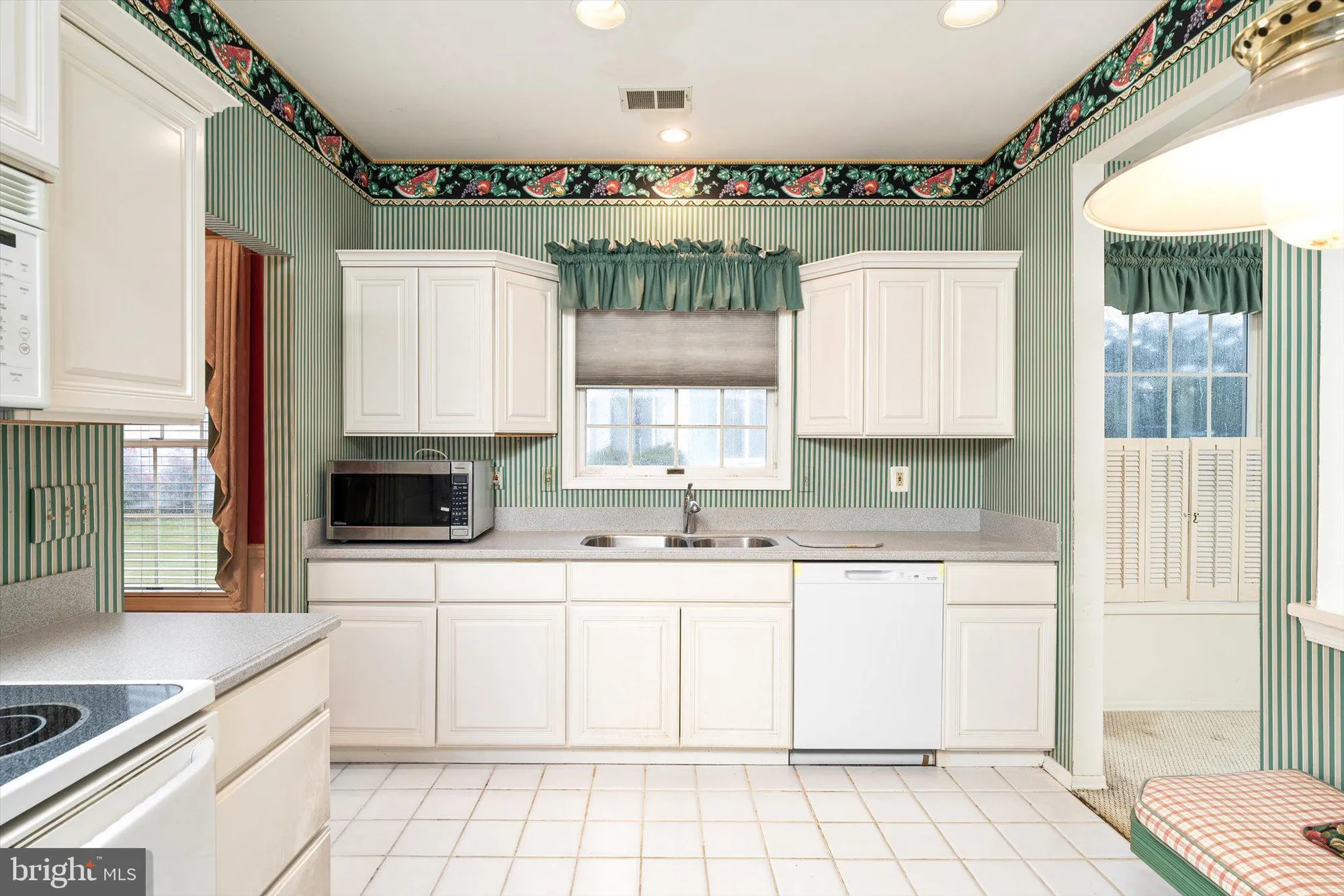 Property Slideshow image 13 of 25 | 213 homestead cir, Columbus, NJ, 08022