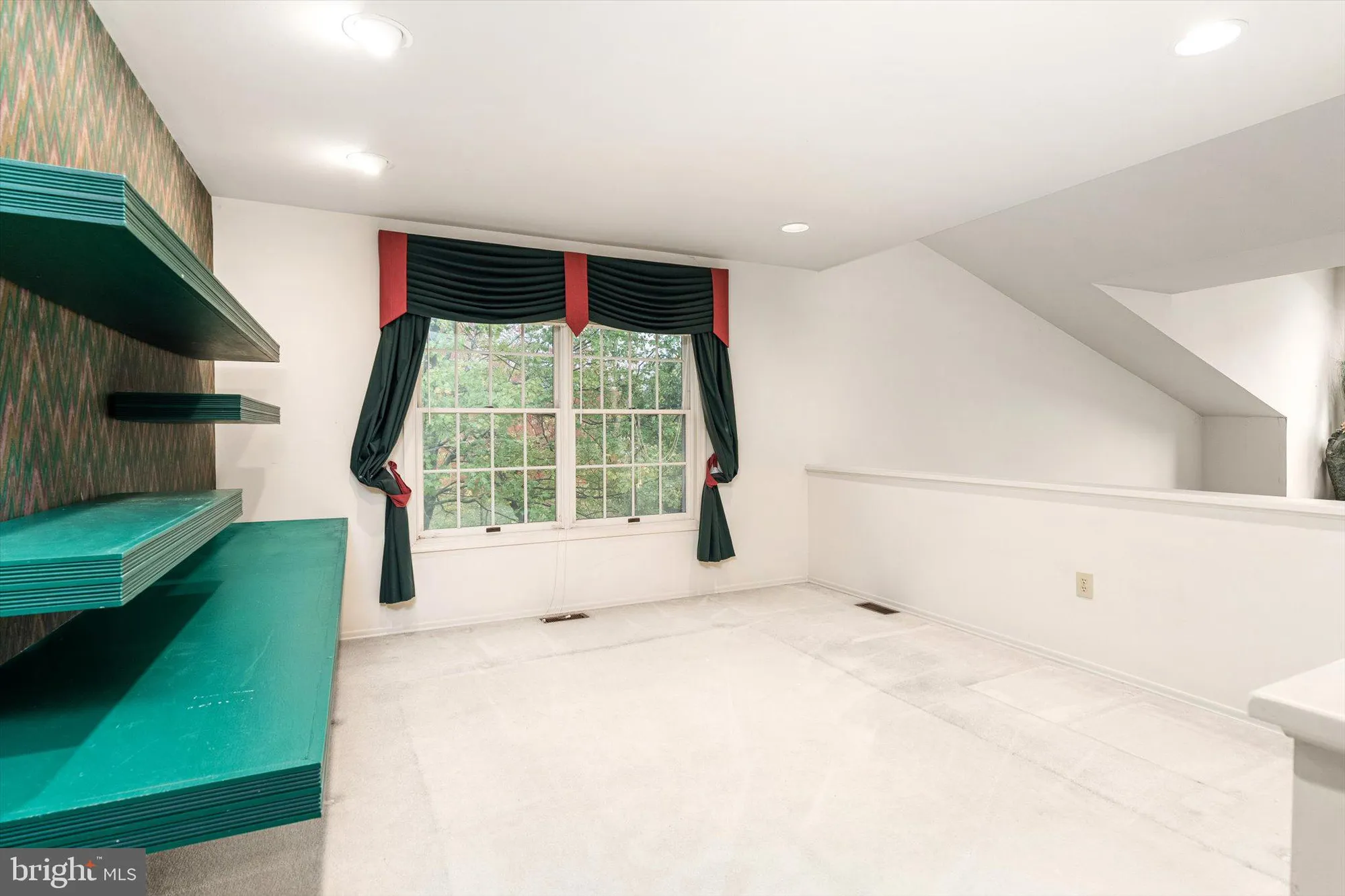 Property Slideshow image 19 of 25 | 213 homestead cir, Columbus, NJ, 08022