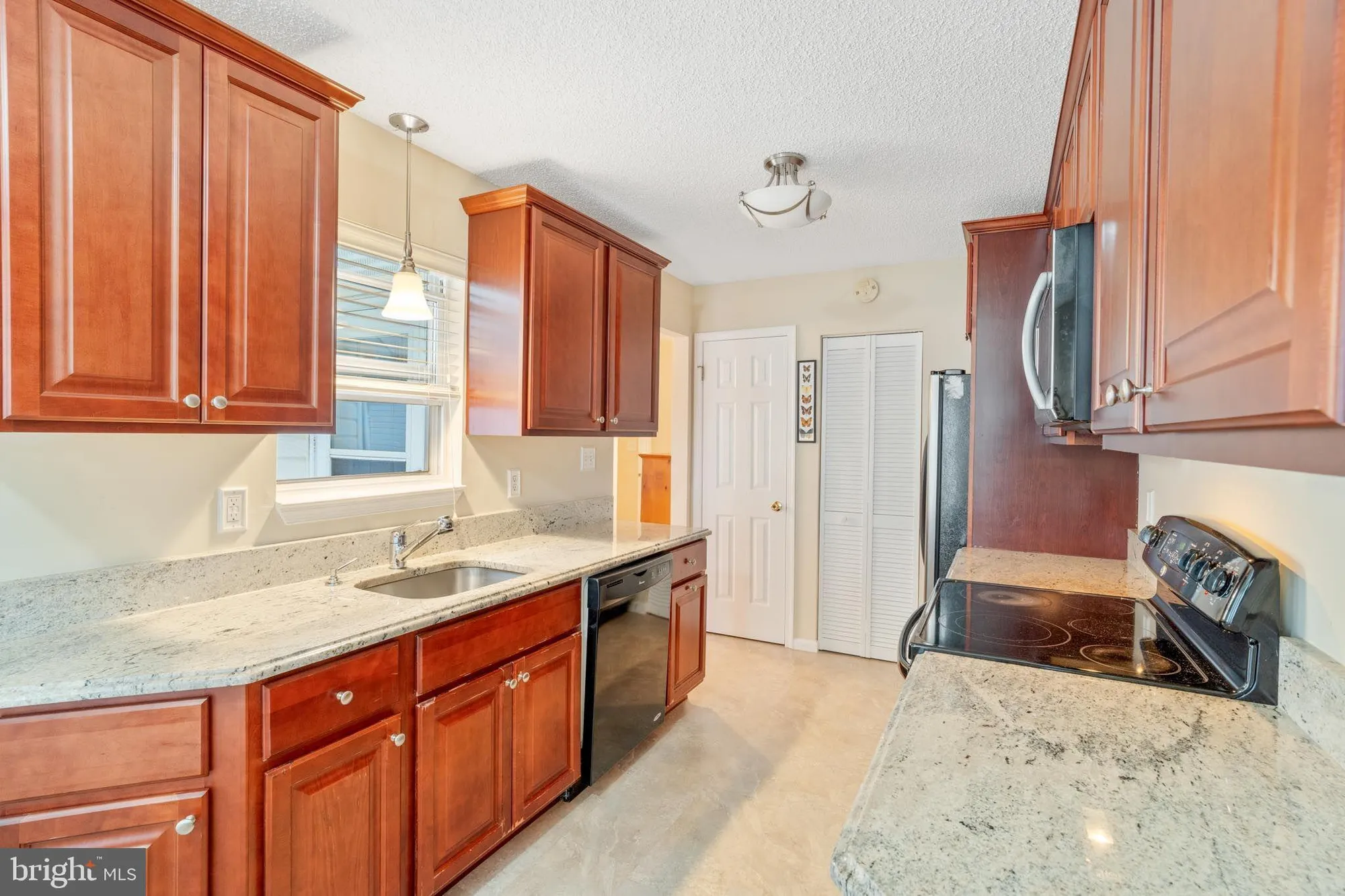 Property Slideshow image 12 of 26 | 96 deerfield dr, Manahawkin, NJ, 08050