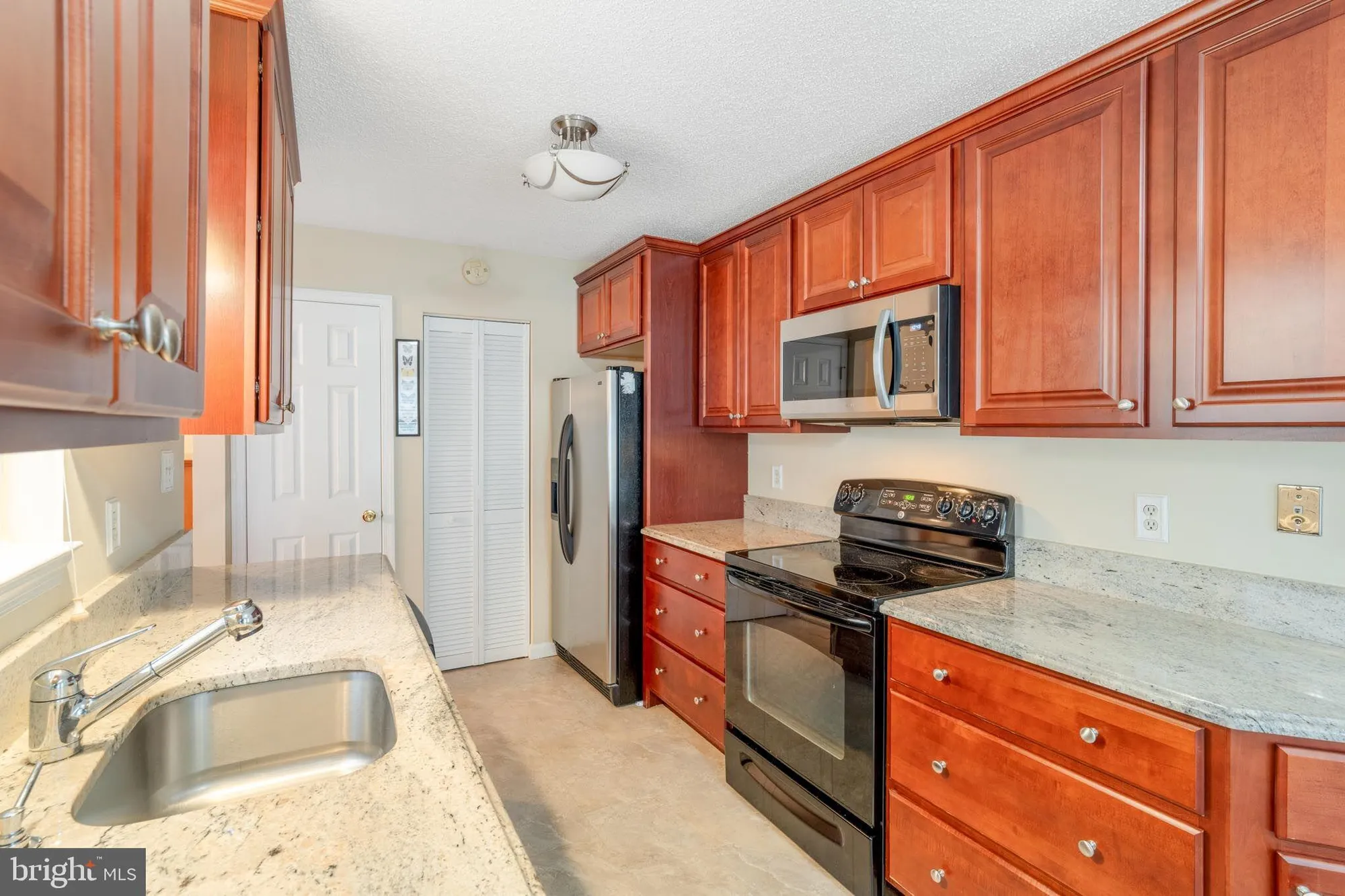 Property Slideshow image 14 of 26 | 96 deerfield dr, Manahawkin, NJ, 08050