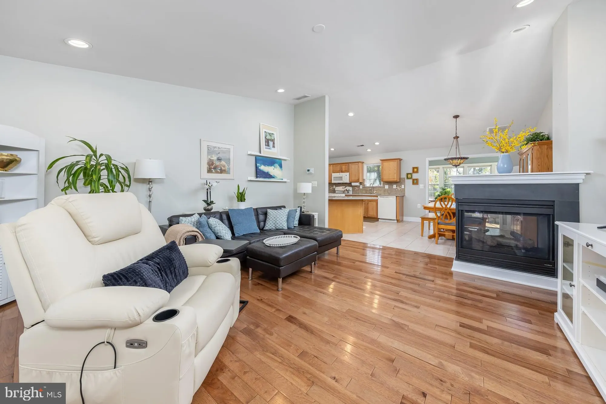 Property Slideshow image 4 of 20 | 730 chickory trl, Mullica Hill, NJ, 08062