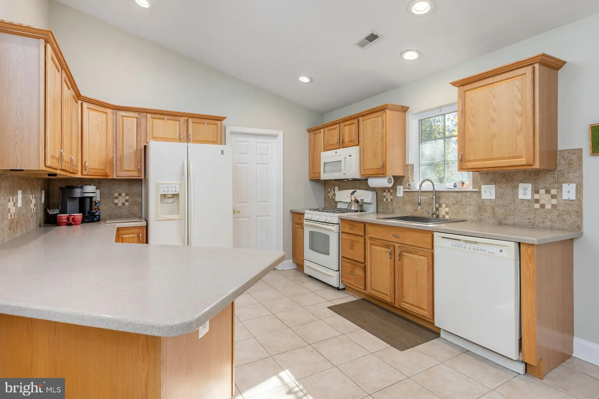 Property Slideshow image 6 of 20 | 730 chickory trl, Mullica Hill, NJ, 08062