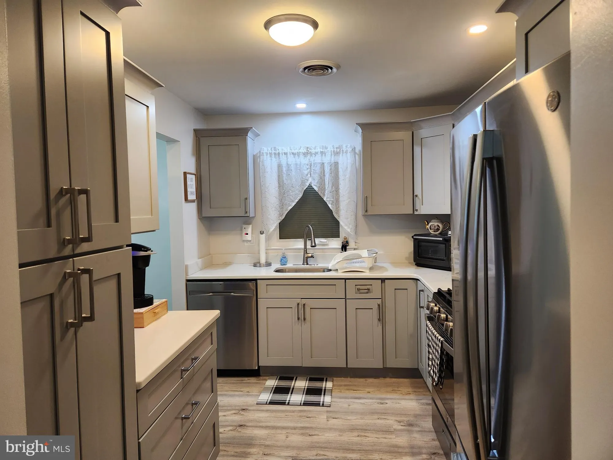 Property Slideshow image 9 of 51 | 35 edinburgh dr, Toms River, NJ, 08757