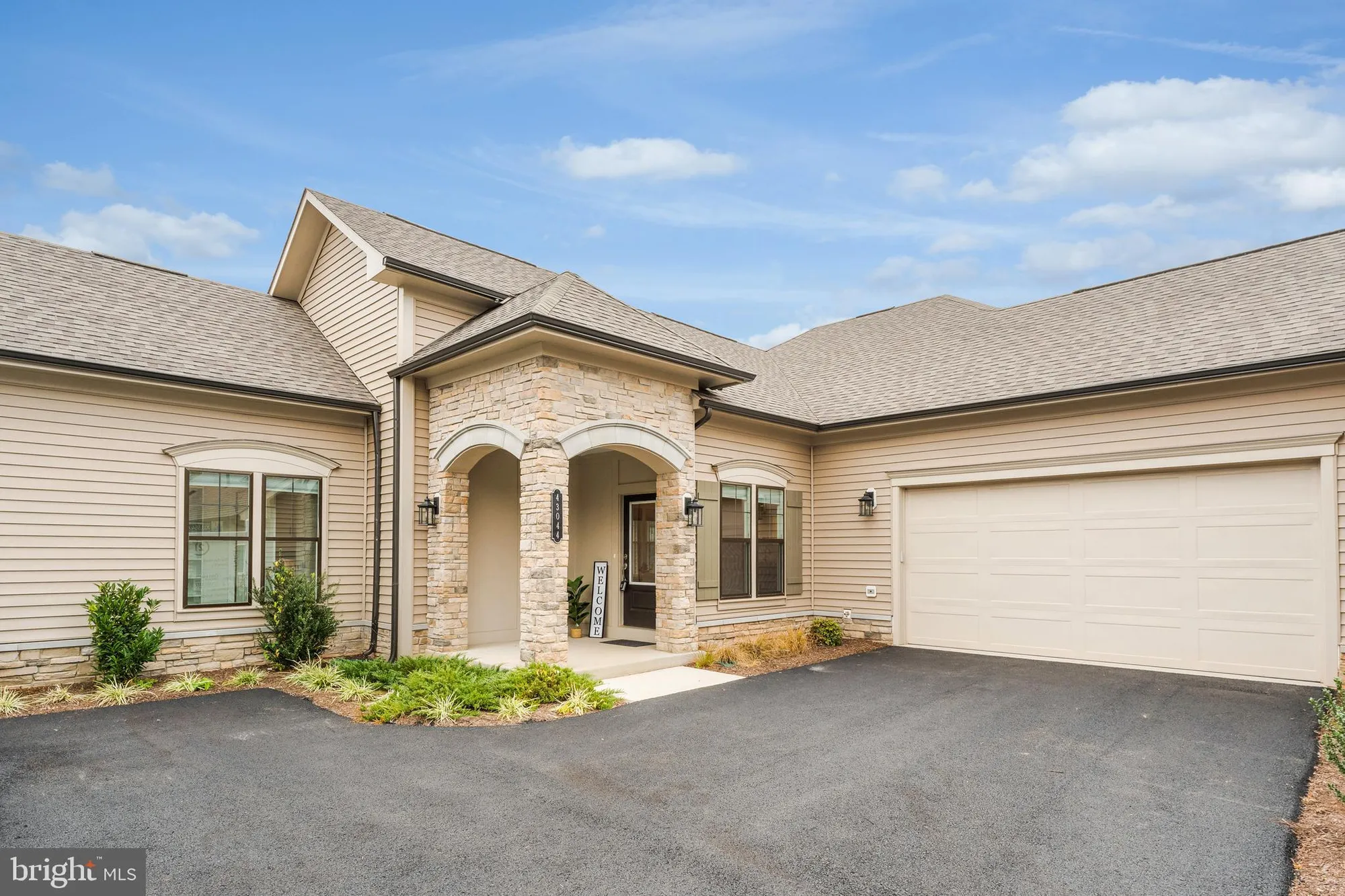 Property Slideshow image 1 of 71 | 43044 greeley sq, Ashburn, VA, 20148