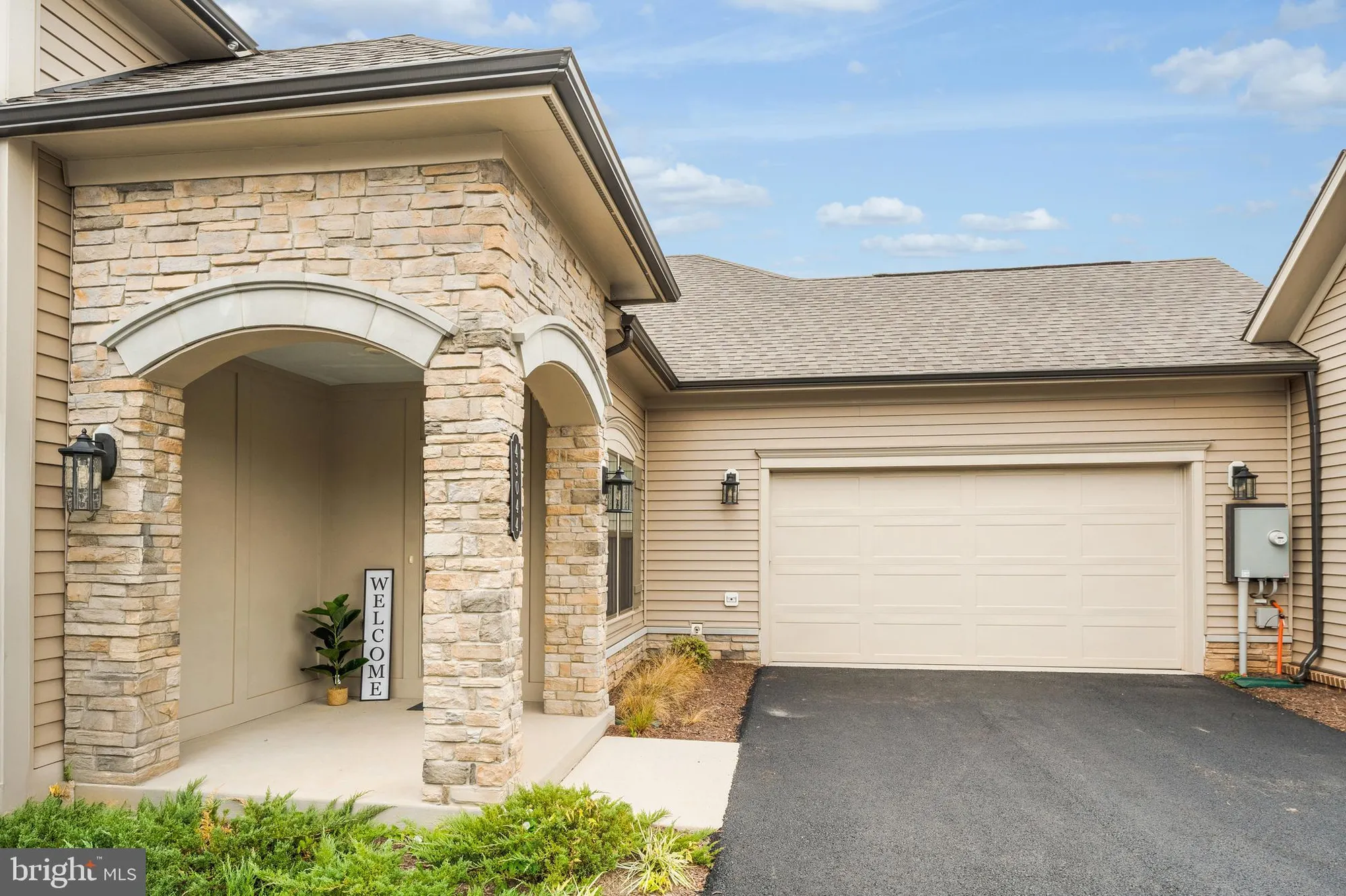 Property Slideshow image 2 of 71 | 43044 greeley sq, Ashburn, VA, 20148