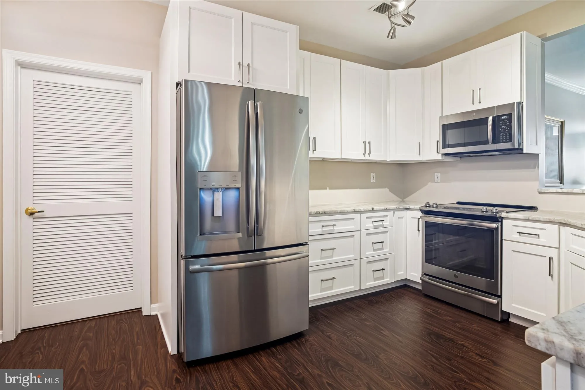 Property Slideshow image 19 of 47 | 411 hamlet club dr unit 304, Edgewater, MD, 21037