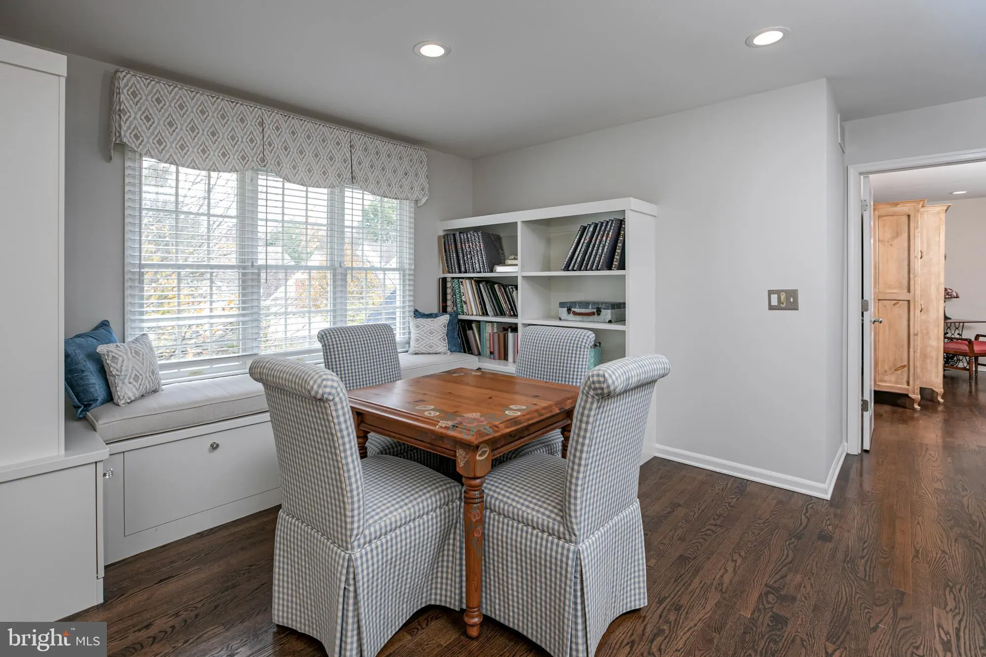 Property Slideshow image 26 of 42 | 6 otter creek rd, Skillman, NJ, 08558