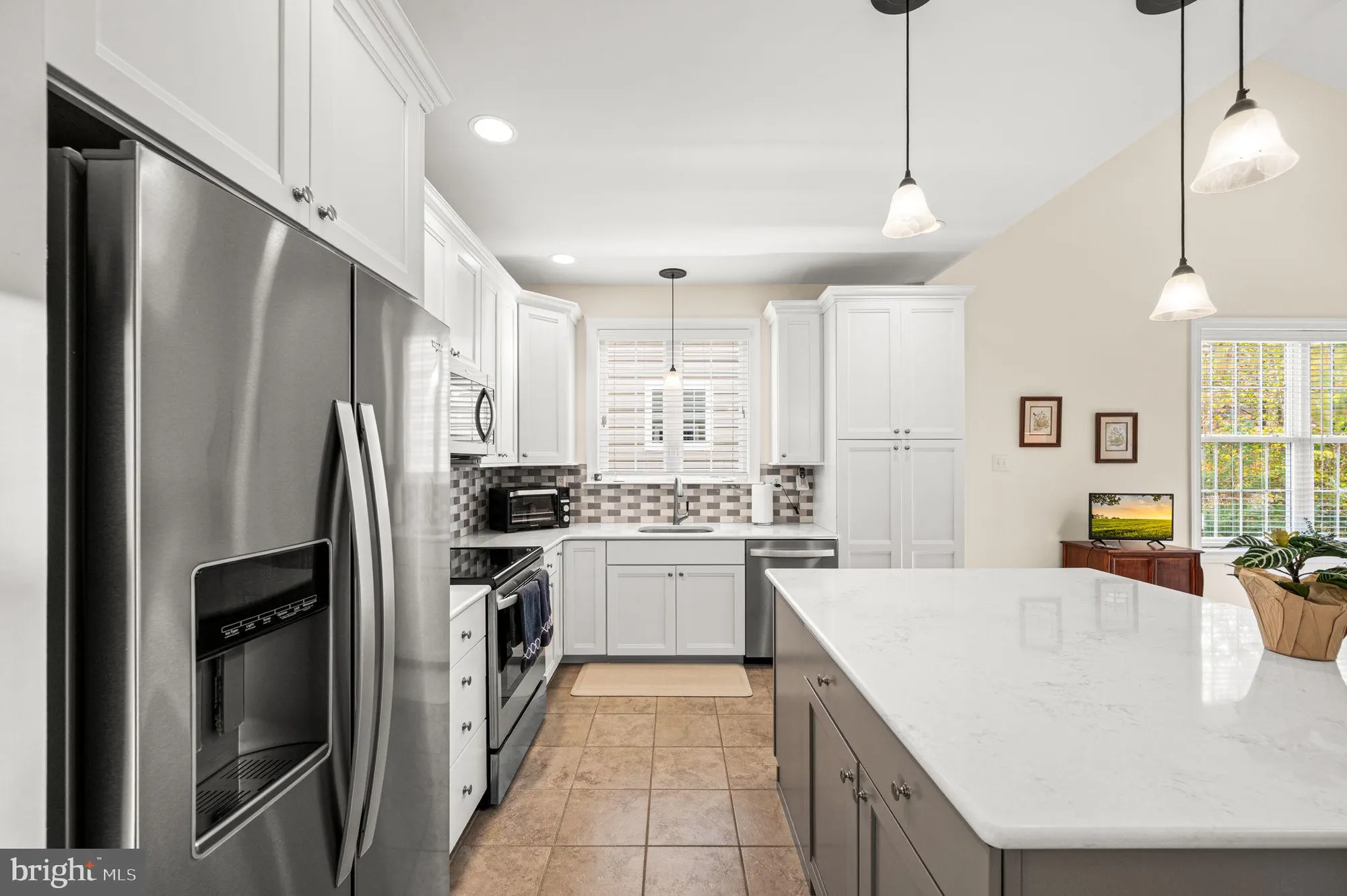 Property Slideshow image 9 of 49 | 524 hodgson cir, West Grove, PA, 19390