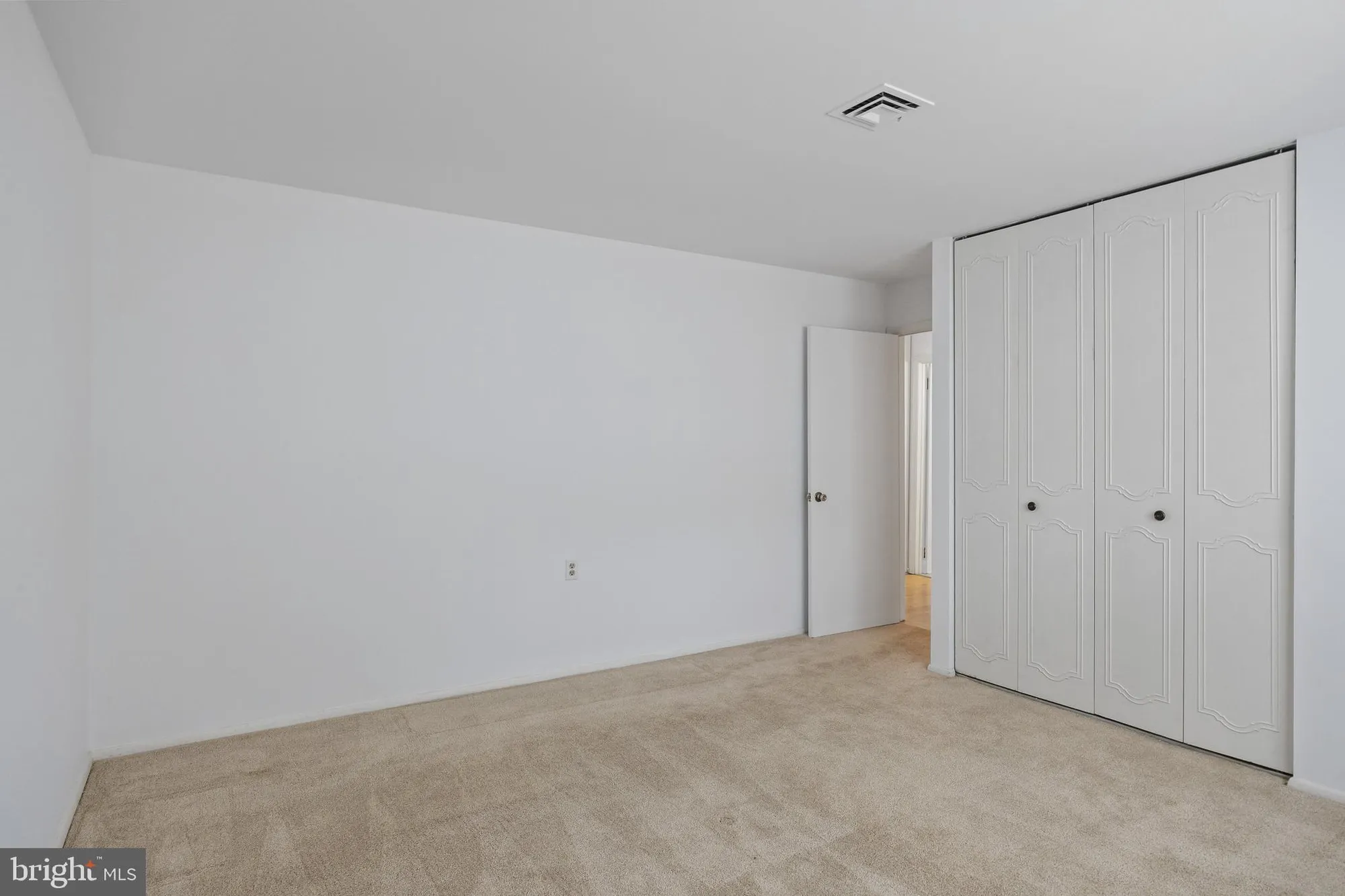 Property Slideshow image 20 of 25 | 81 sheffield pl, Southampton, NJ, 08088