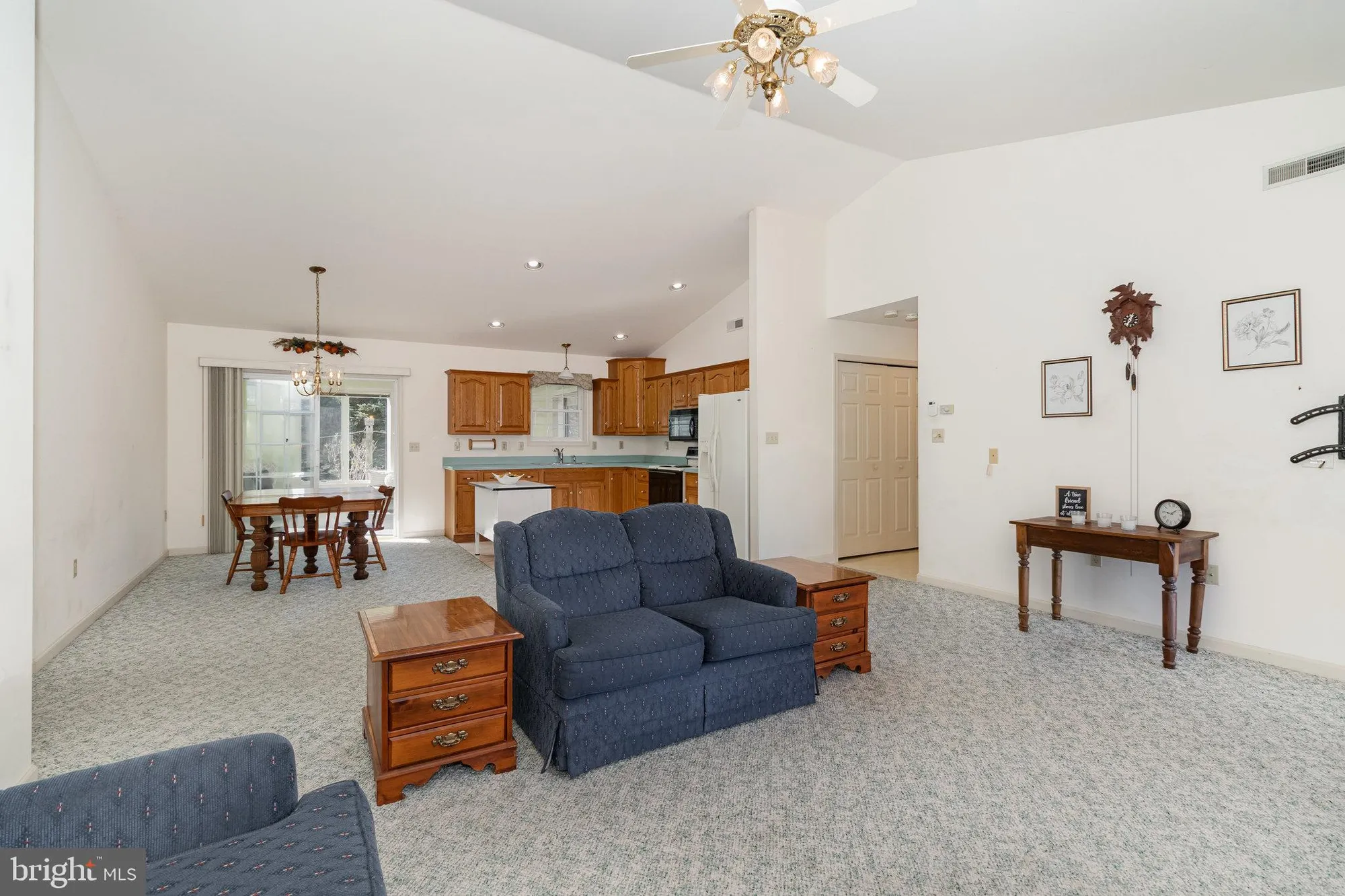 Property Slideshow image 8 of 39 | 15 lakeview dr, Myerstown, PA, 17067