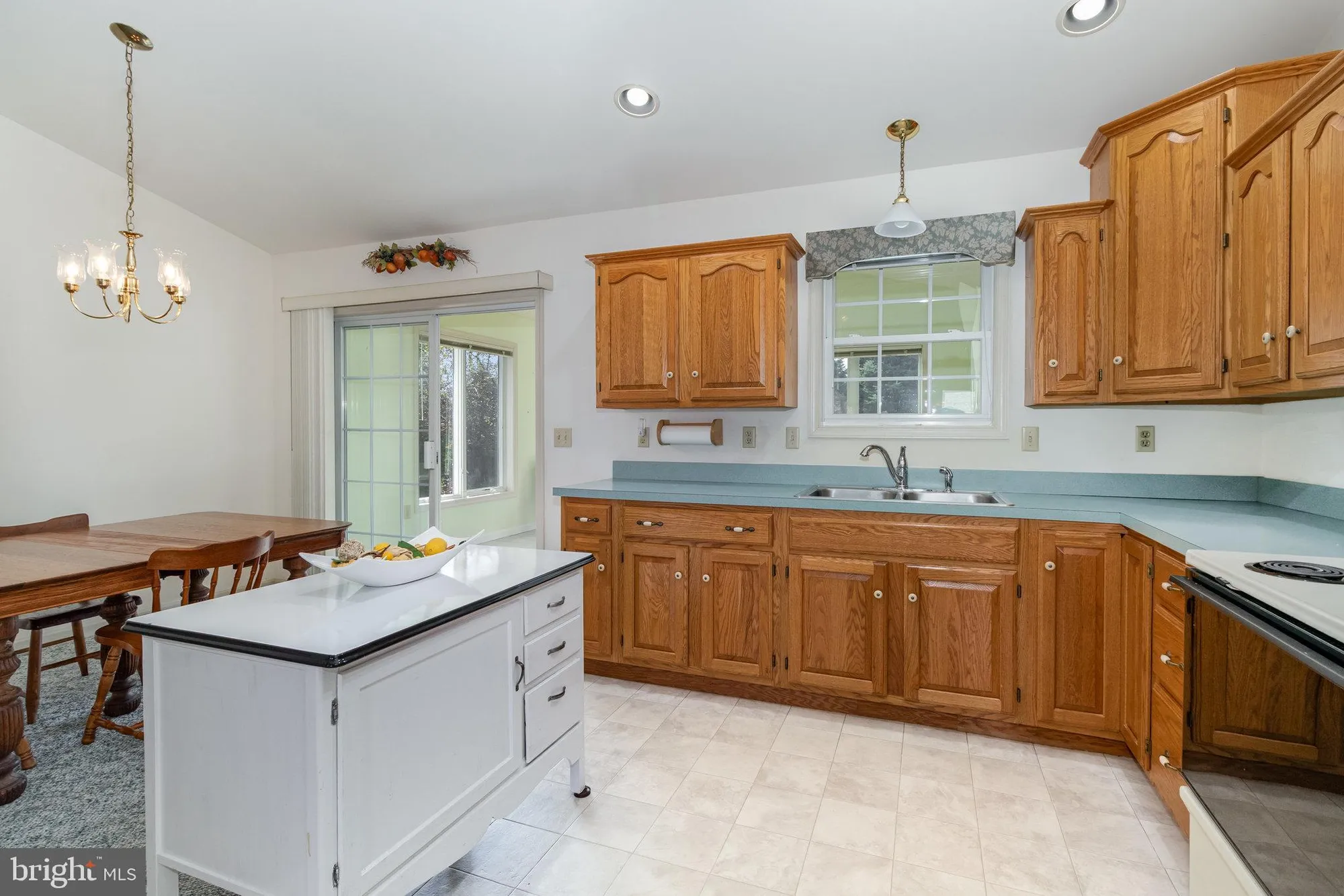 Property Slideshow image 12 of 39 | 15 lakeview dr, Myerstown, PA, 17067