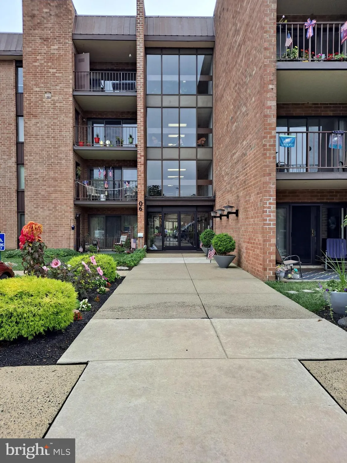 Property Slideshow image 5 of 17 | 6204 delaire landing rd 204, Philadelphia, PA, 19114