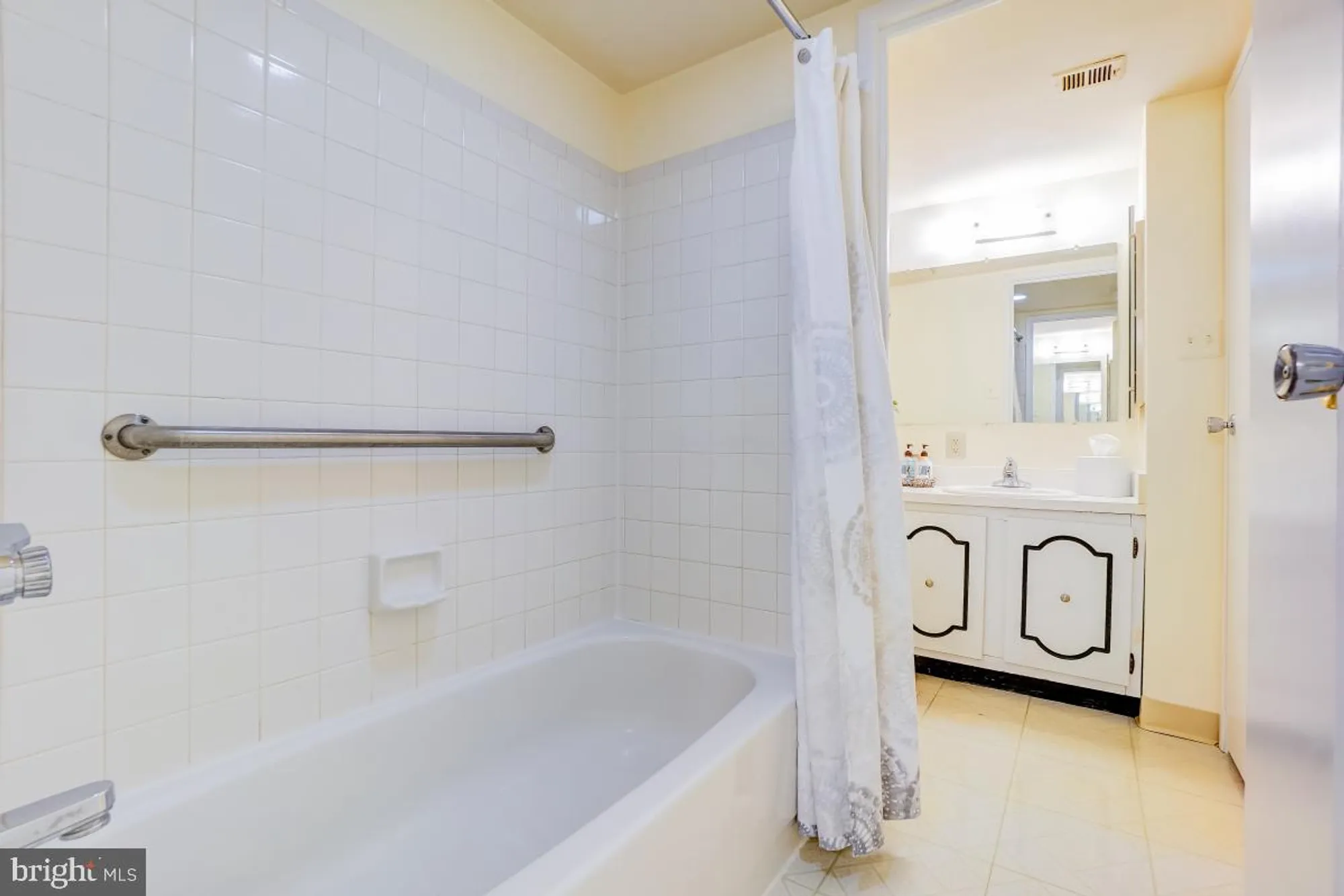 Property Slideshow image 31 of 34 | 2921 n leisure world blvd 1-226, Silver Spring, MD, 20906