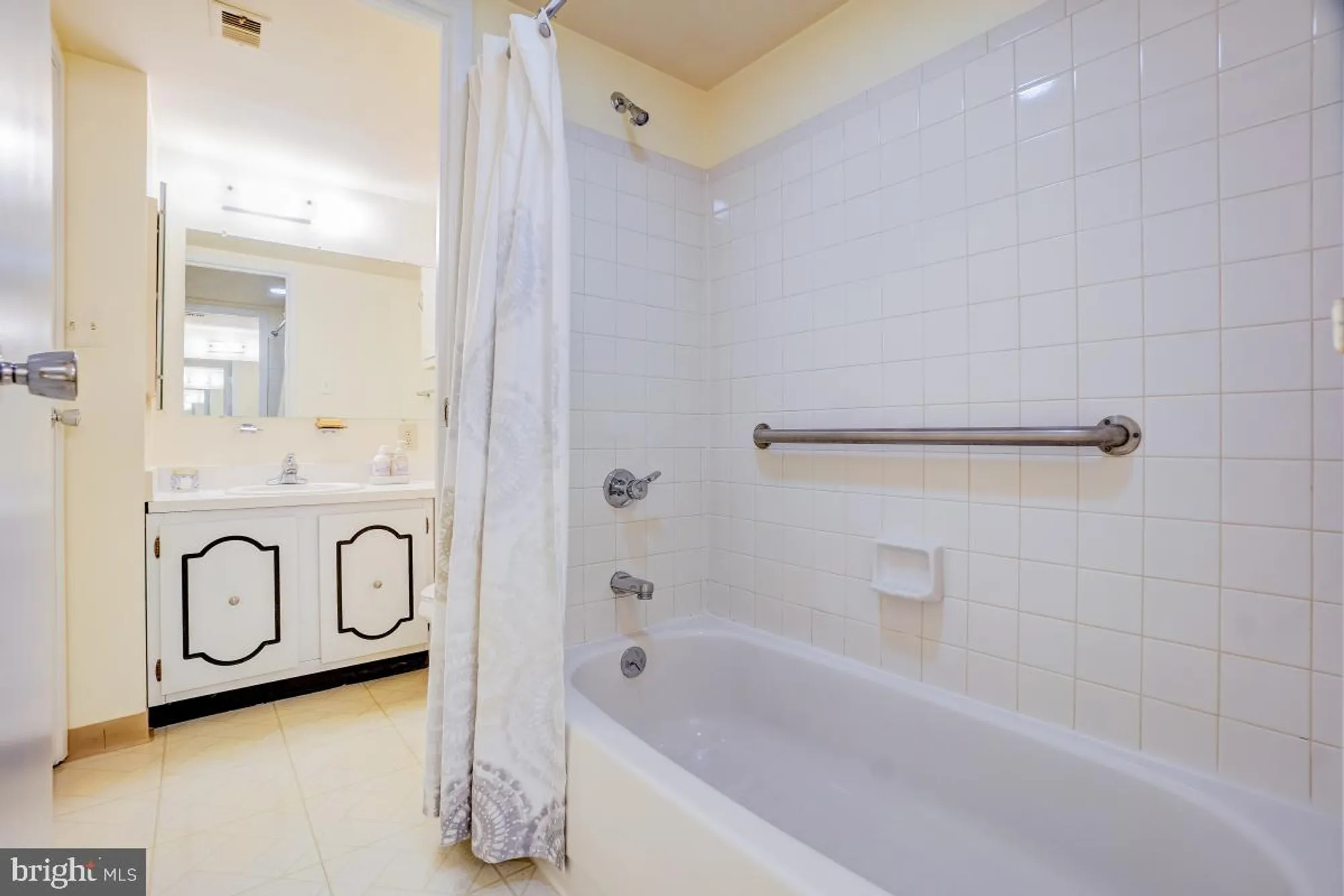 Property Slideshow image 21 of 34 | 2921 n leisure world blvd 1-226, Silver Spring, MD, 20906