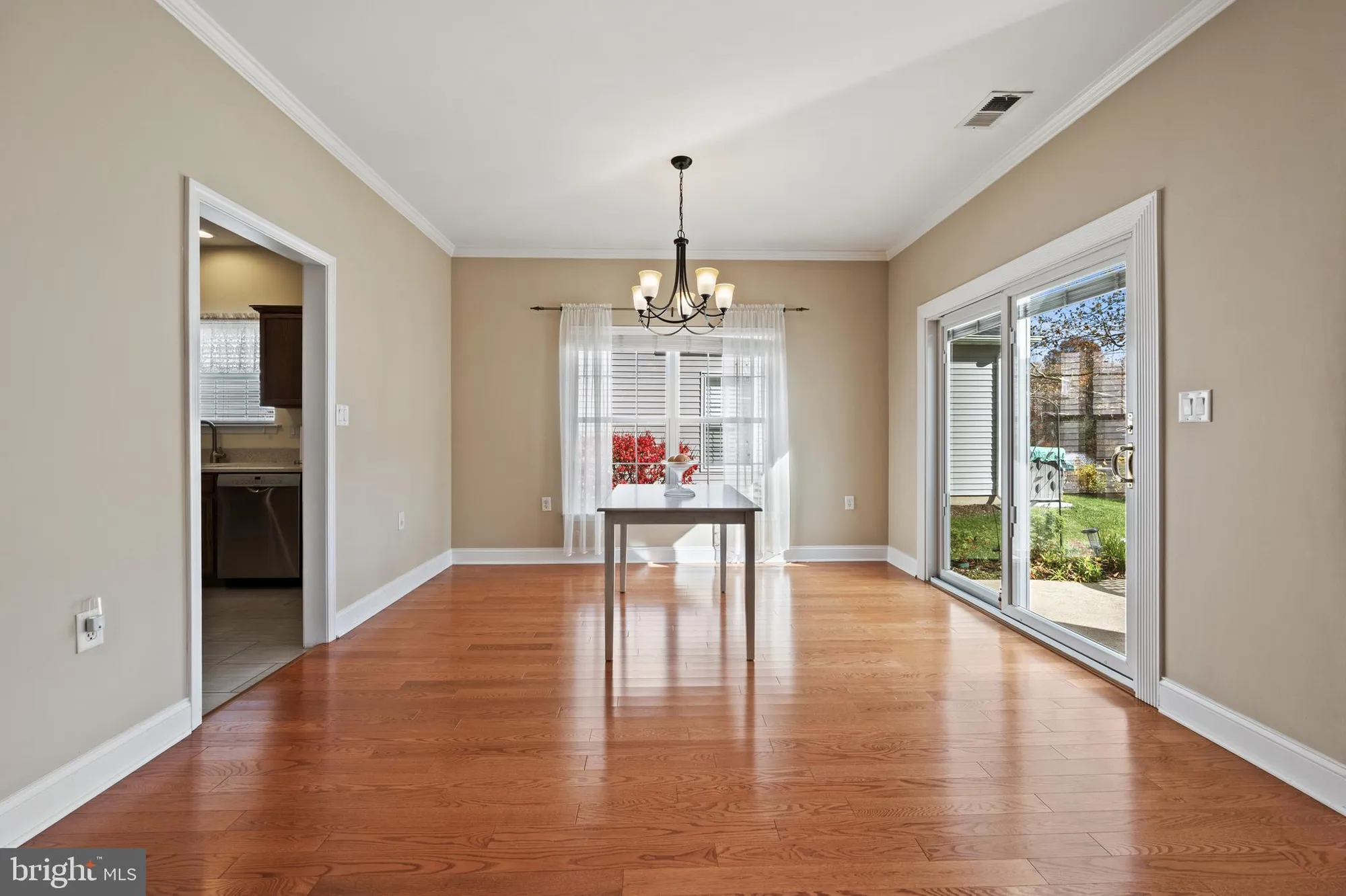 Property Slideshow image 16 of 45 | 6 grande blvd, Princeton Junction, NJ, 08550