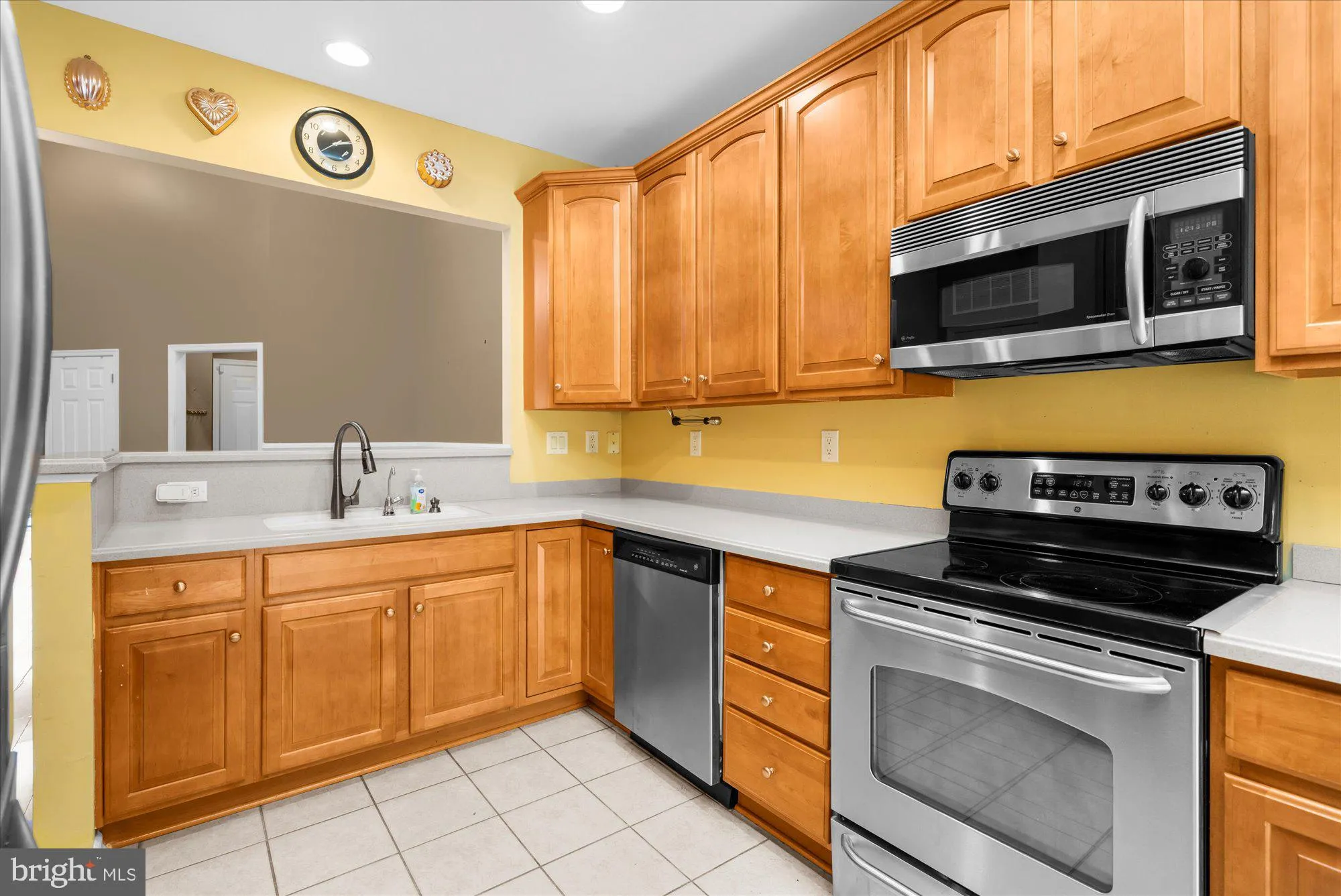 Property Slideshow image 10 of 44 | 813 geranium dr, Warrington, PA, 18976