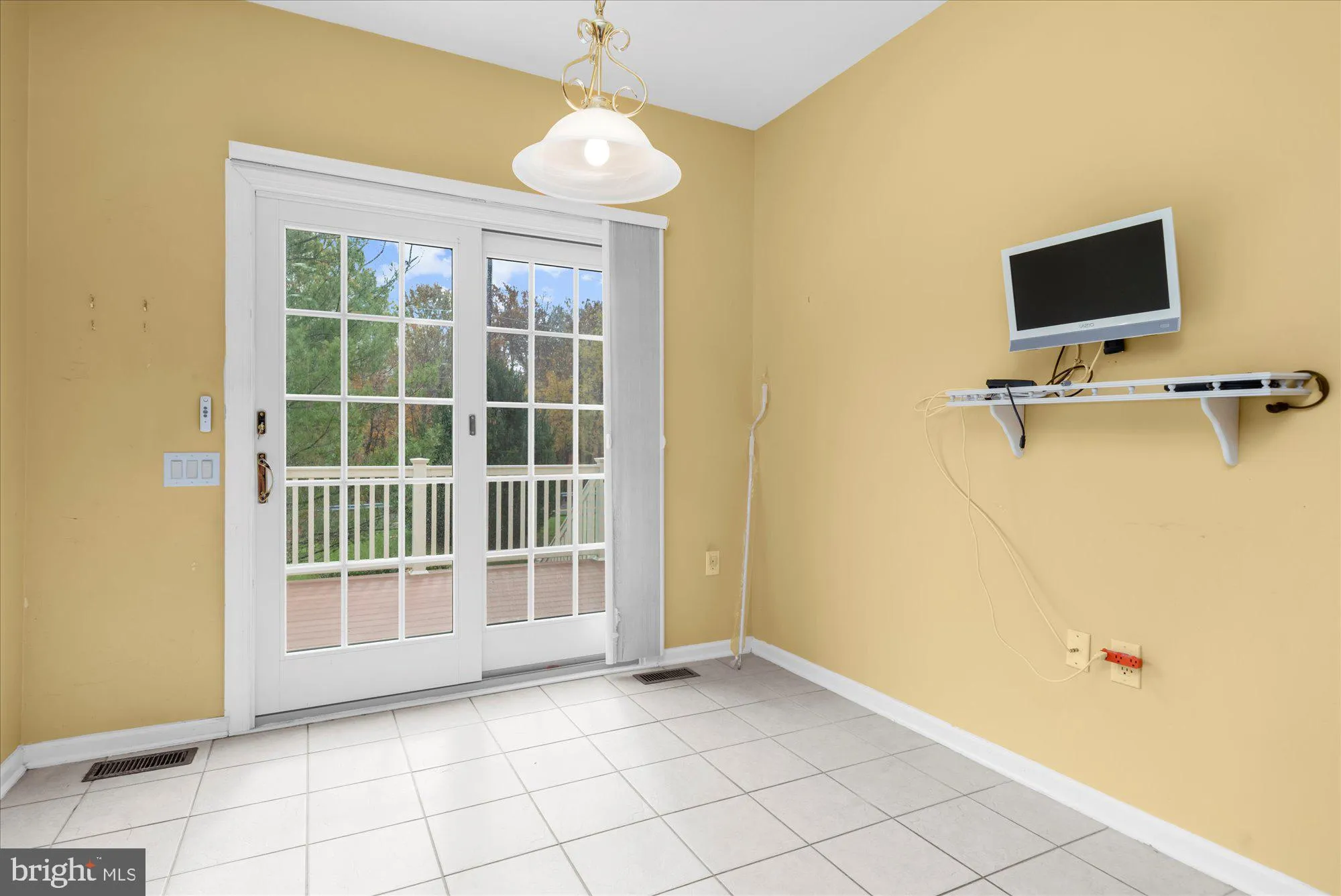 Property Slideshow image 14 of 44 | 813 geranium dr, Warrington, PA, 18976