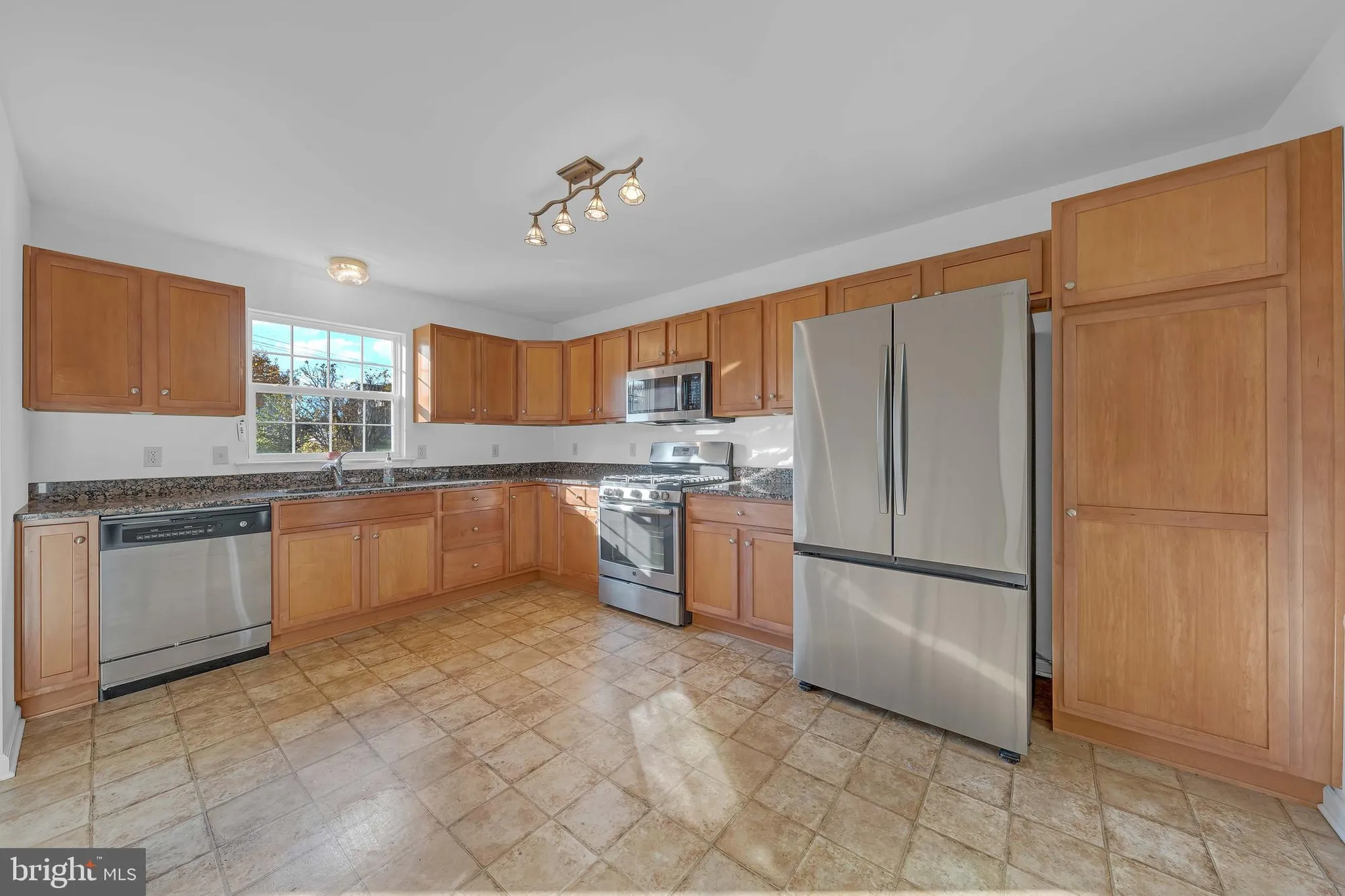 Property Slideshow image 10 of 31 | 4212 belmont cir, Whitehall, PA, 18052