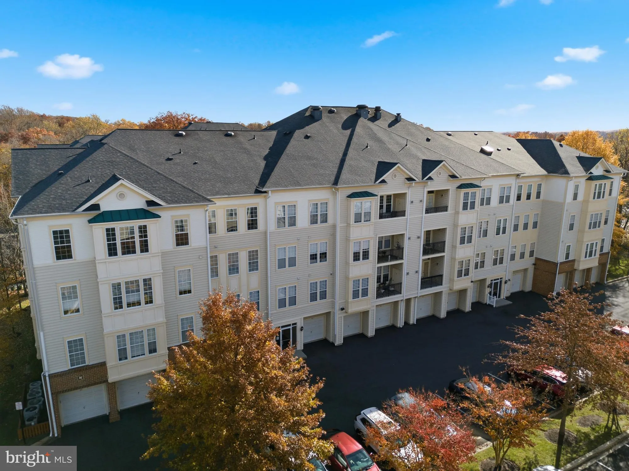 Property Slideshow image 2 of 52 | 2540 kensington gdns unit 303, Ellicott City, MD, 21043