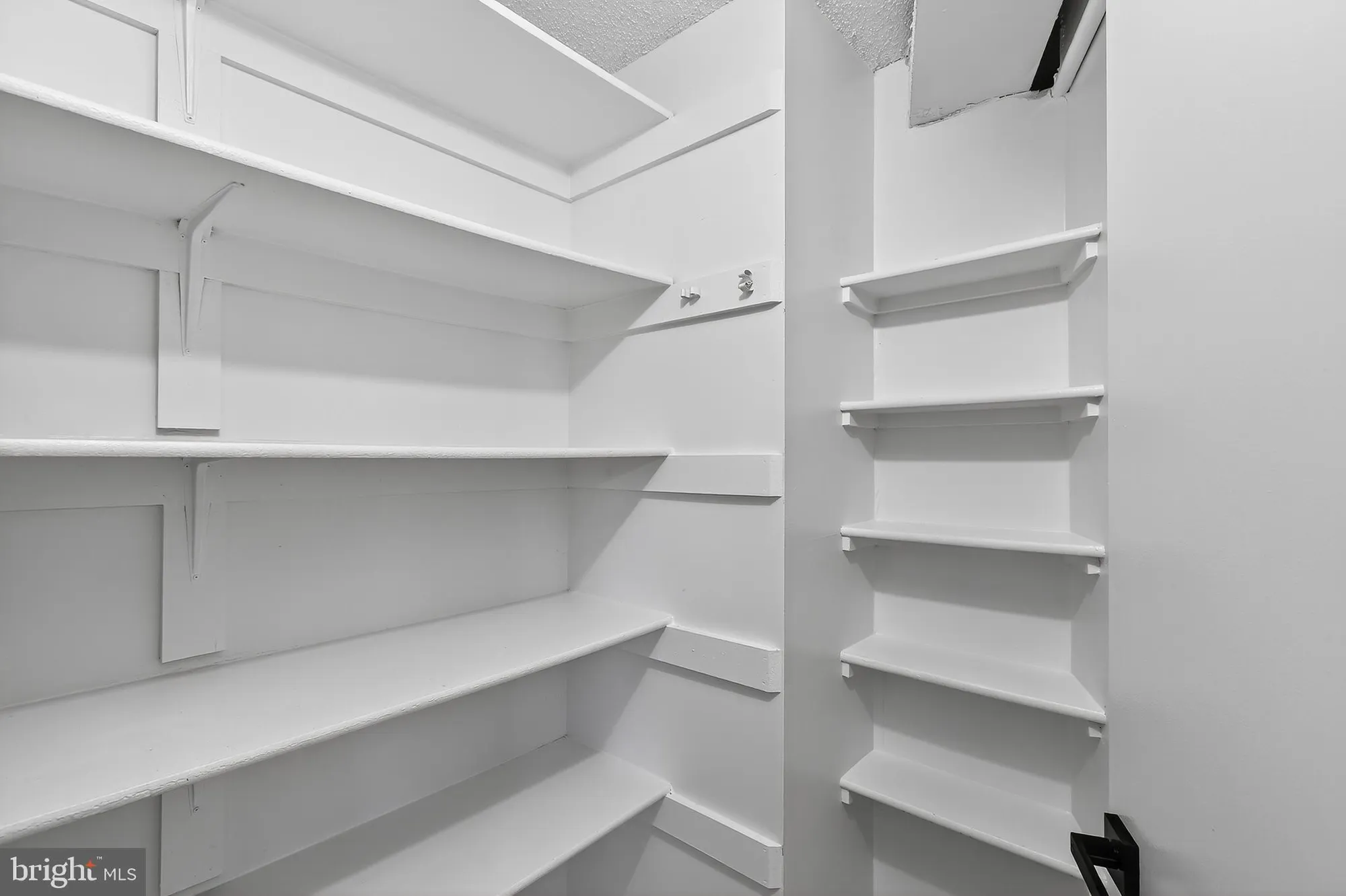 Property Slideshow image 34 of 40 | 15101 interlachen dr 1-326, Silver Spring, MD, 20906