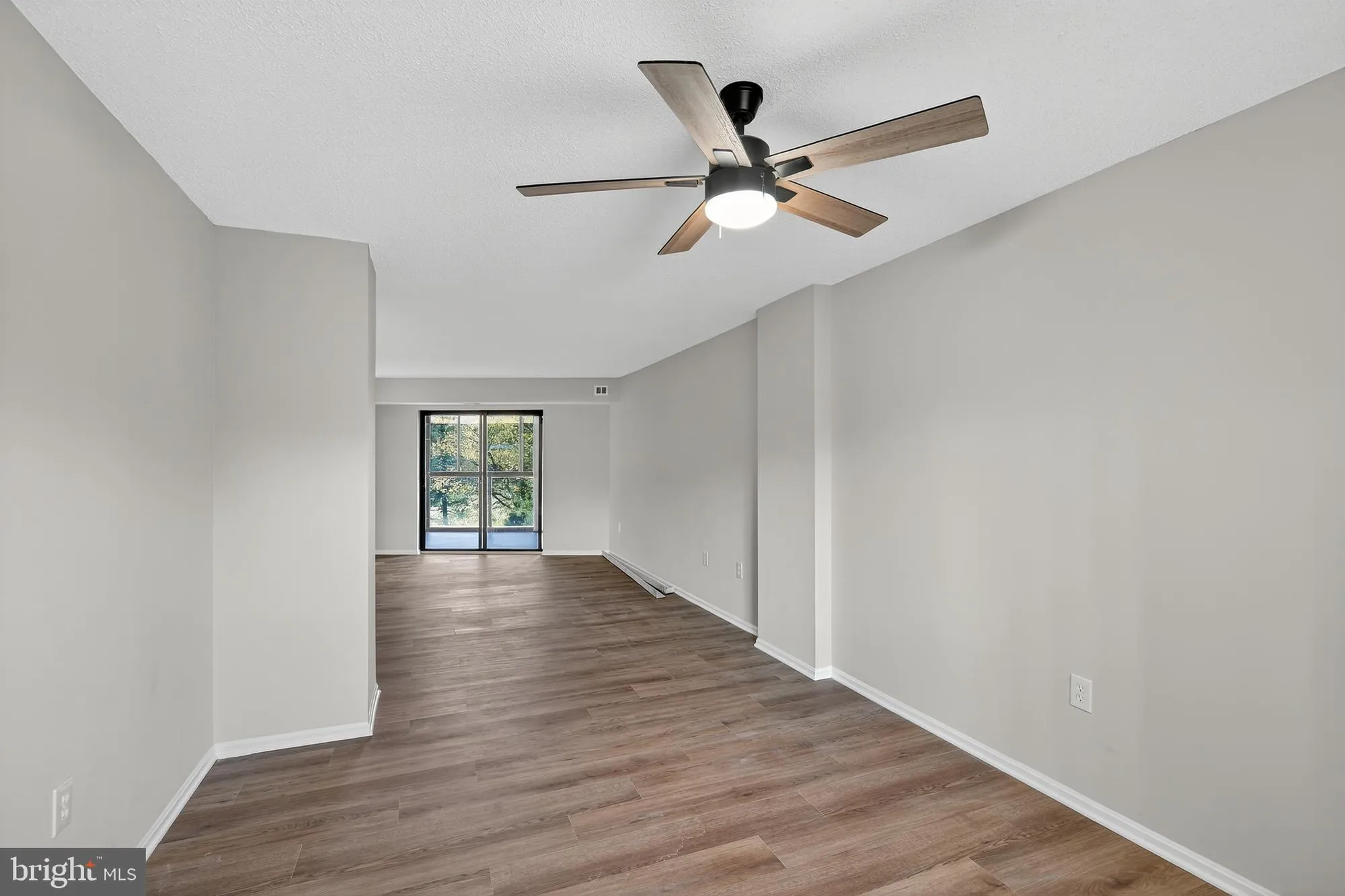 Property Slideshow image 15 of 40 | 15101 interlachen dr 1-326, Silver Spring, MD, 20906