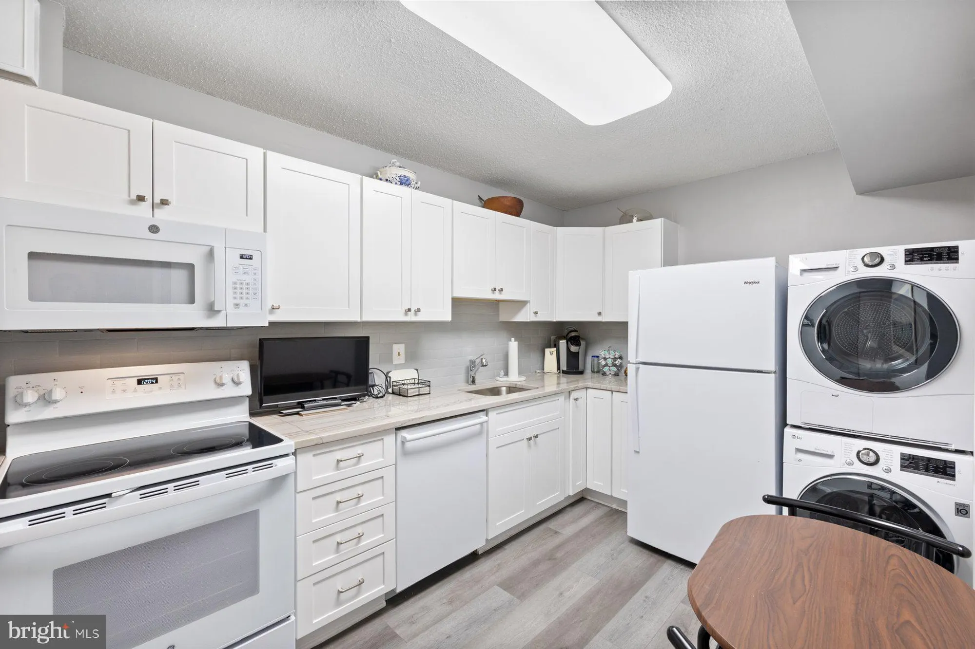 Property Slideshow image 11 of 35 | 15107 interlachen dr 2-822, Silver Spring, MD, 20906