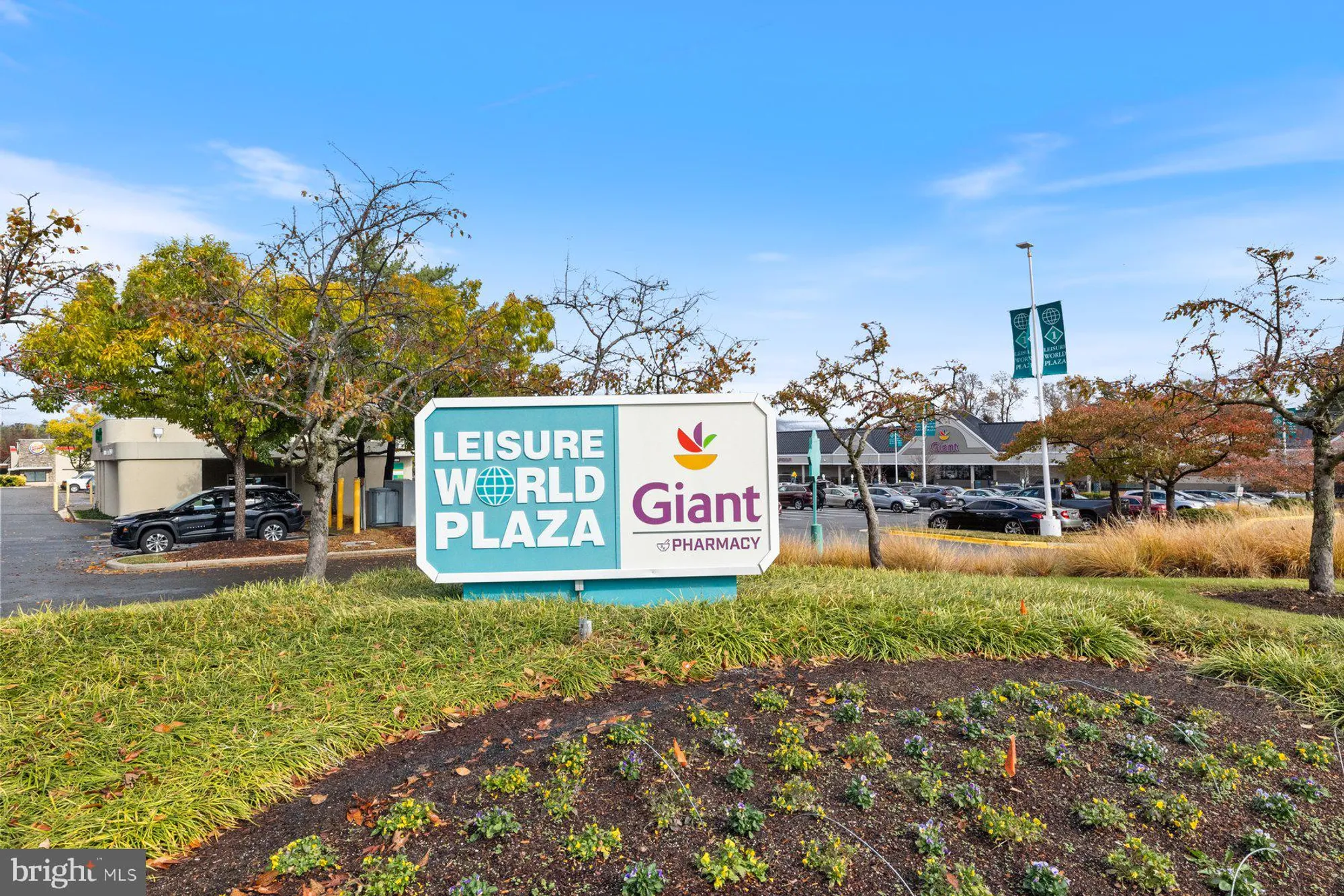 Property Slideshow image 34 of 35 | 15107 interlachen dr 2-822, Silver Spring, MD, 20906