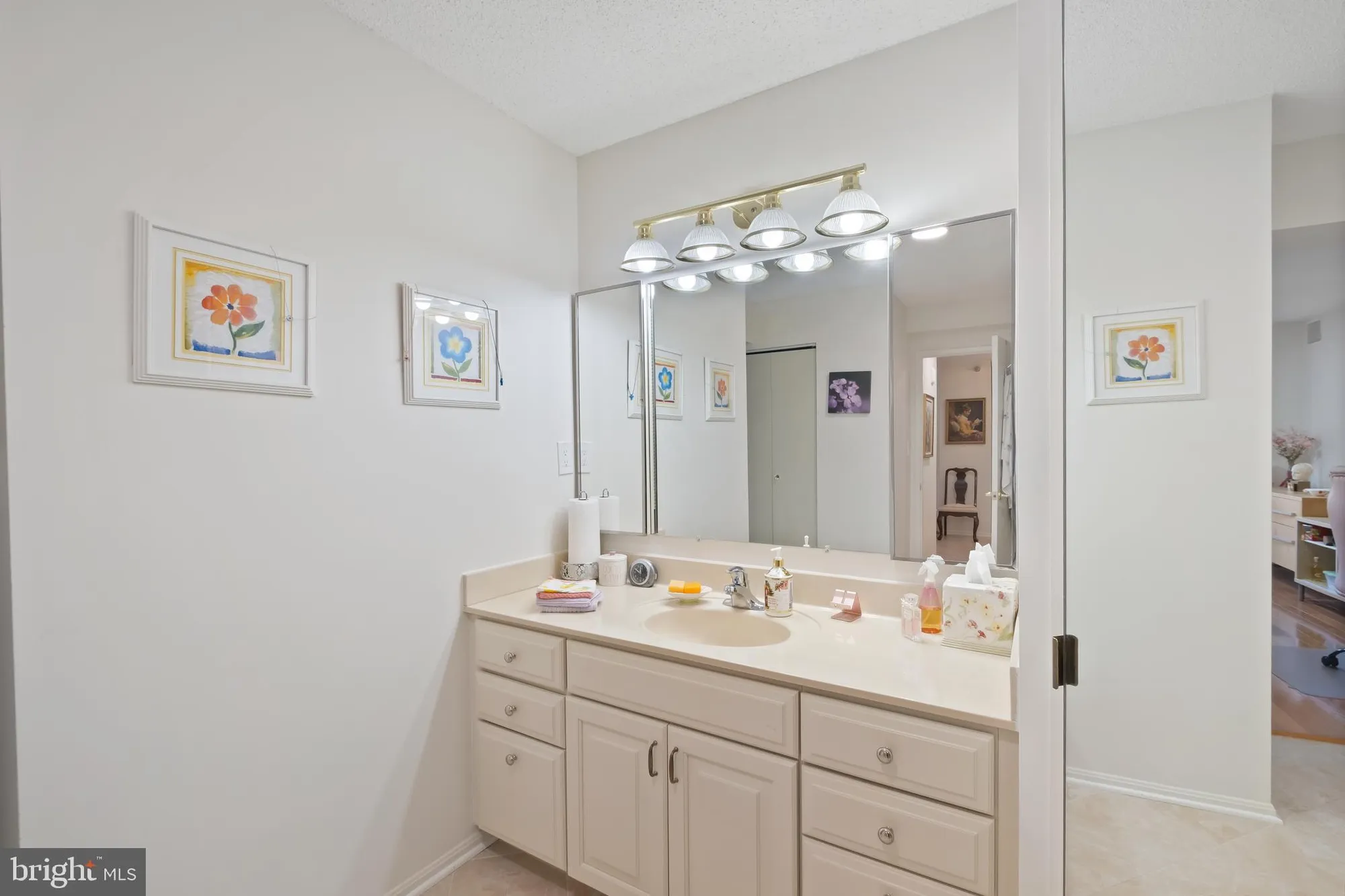 Property Slideshow image 17 of 26 | 15115 interlachen dr 3-107, Silver Spring, MD, 20906