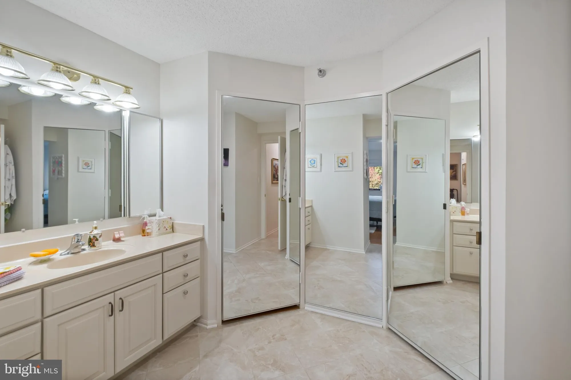 Property Slideshow image 16 of 26 | 15115 interlachen dr 3-107, Silver Spring, MD, 20906