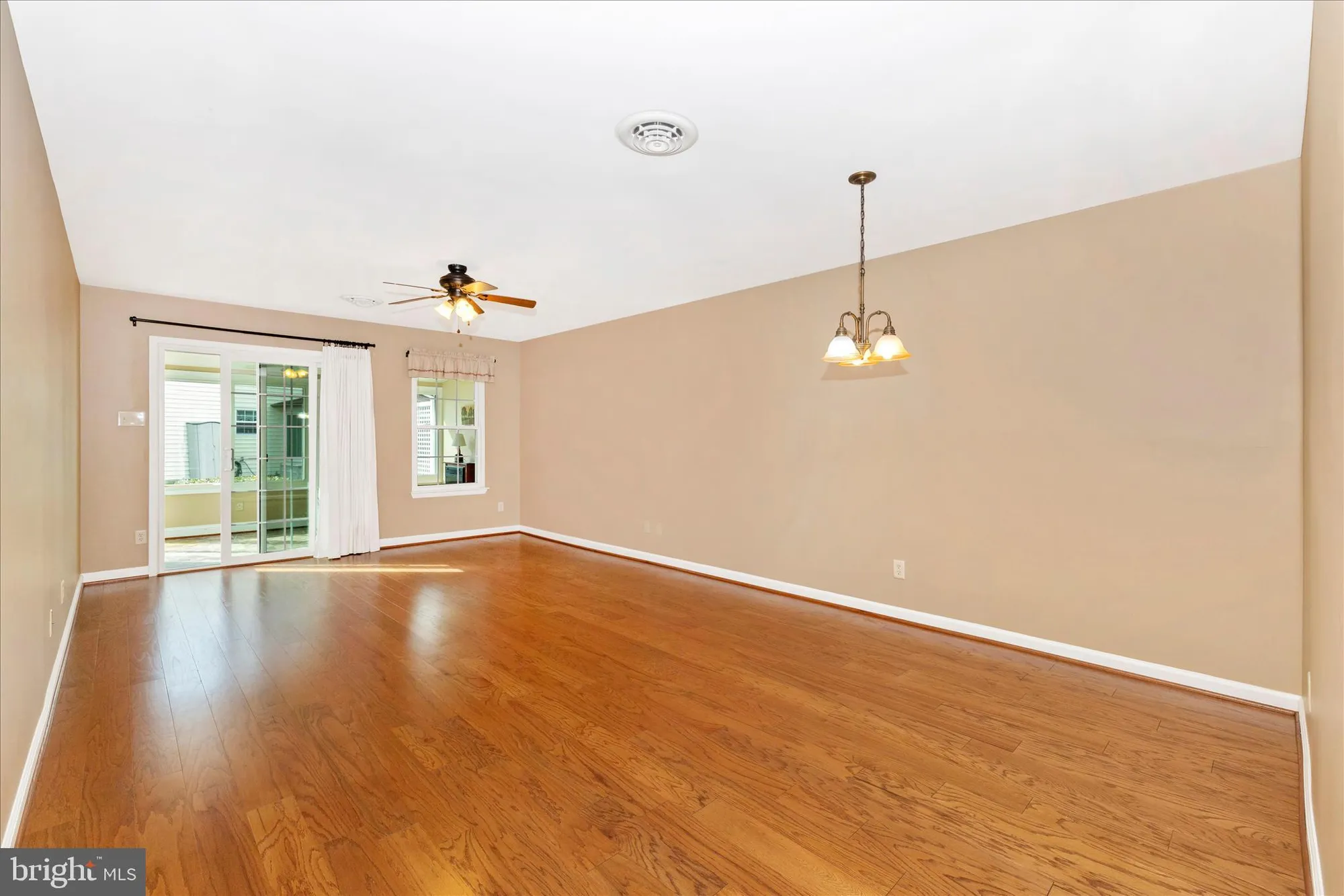 Property Slideshow image 10 of 54 | 6905 chokeberry ct, Frederick, MD, 21703