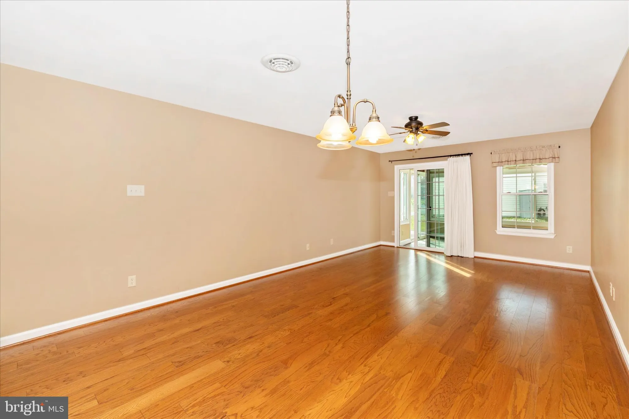 Property Slideshow image 11 of 54 | 6905 chokeberry ct, Frederick, MD, 21703