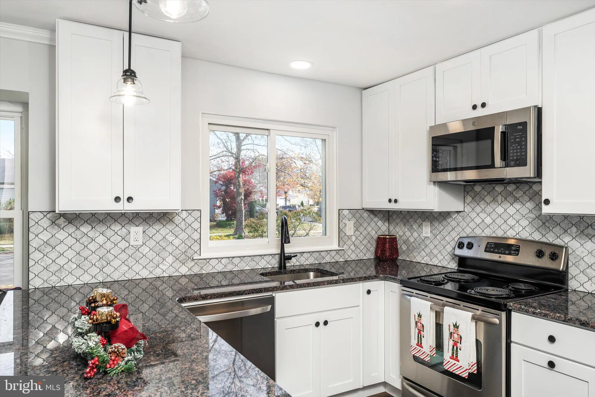 Property Slideshow image 7 of 28 | 48 dunstable rd, Southampton, NJ, 08088