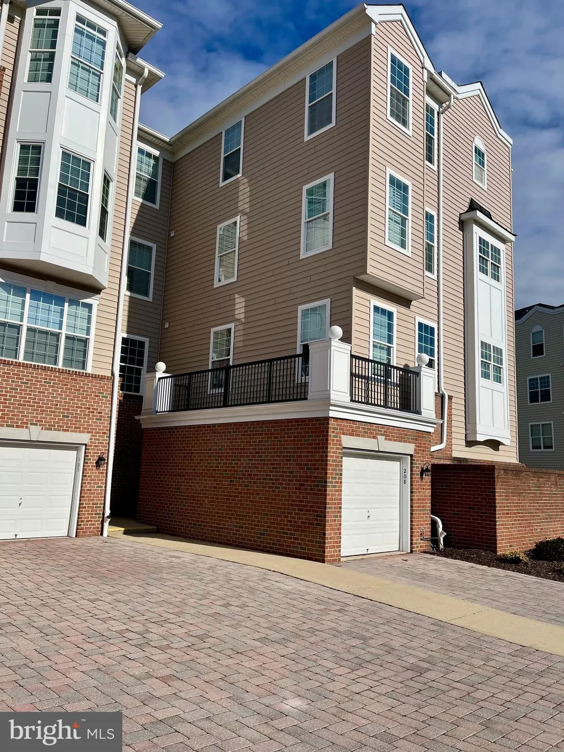 Property Slideshow image 3 of 9 | 7305 maplecrest rd 207, Elkridge, MD, 21075