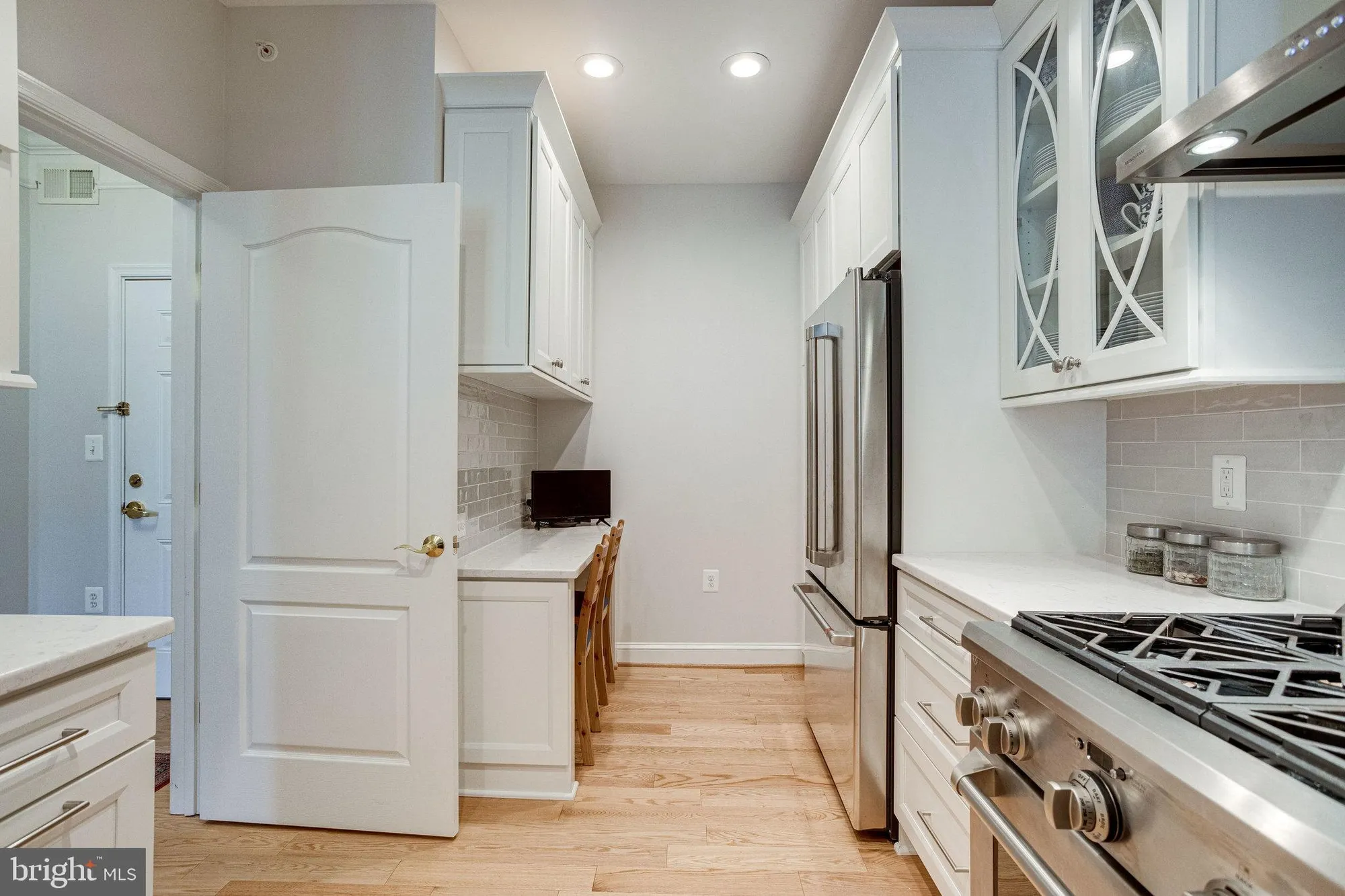 Property Slideshow image 45 of 80 | 2903 saintsbury plz 405, Fairfax, VA, 22031