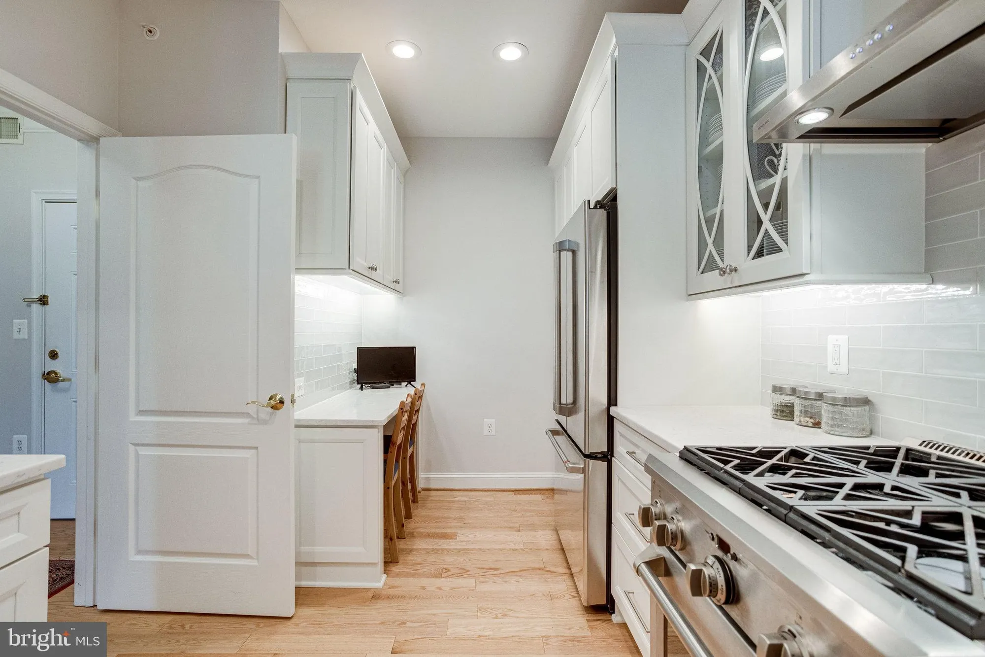 Property Slideshow image 39 of 80 | 2903 saintsbury plz 405, Fairfax, VA, 22031