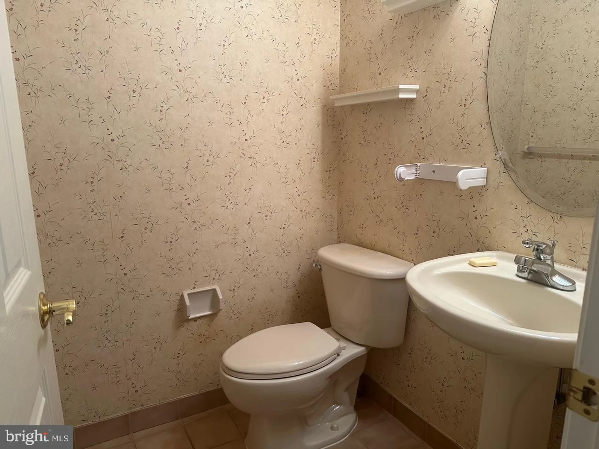 Property Slideshow image 5 of 16 | 146 grandview dr, Warminster, PA, 18974