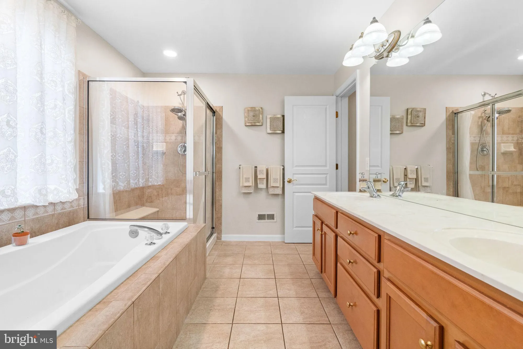 Property Slideshow image 26 of 72 | 454 larkspur dr, Kennett Square, PA, 19348
